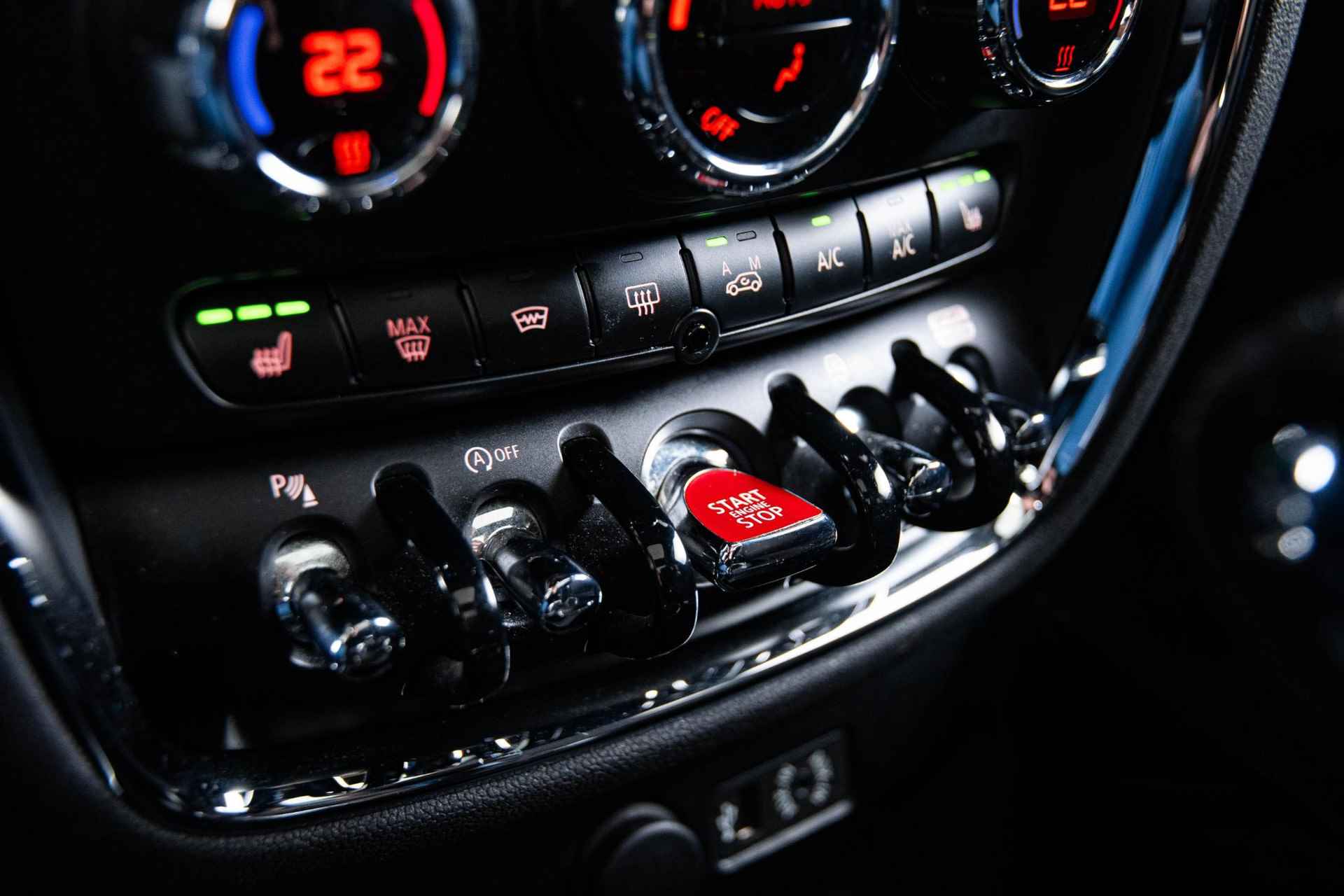 Mini Mini Clubman 2.0 John Cooper Works ALL4 Chili Panoramadak - Harman Kardon - Head-Up Display - LED koplampen - PDC voor/achter - Sportonderstel - Performance control - 46/64