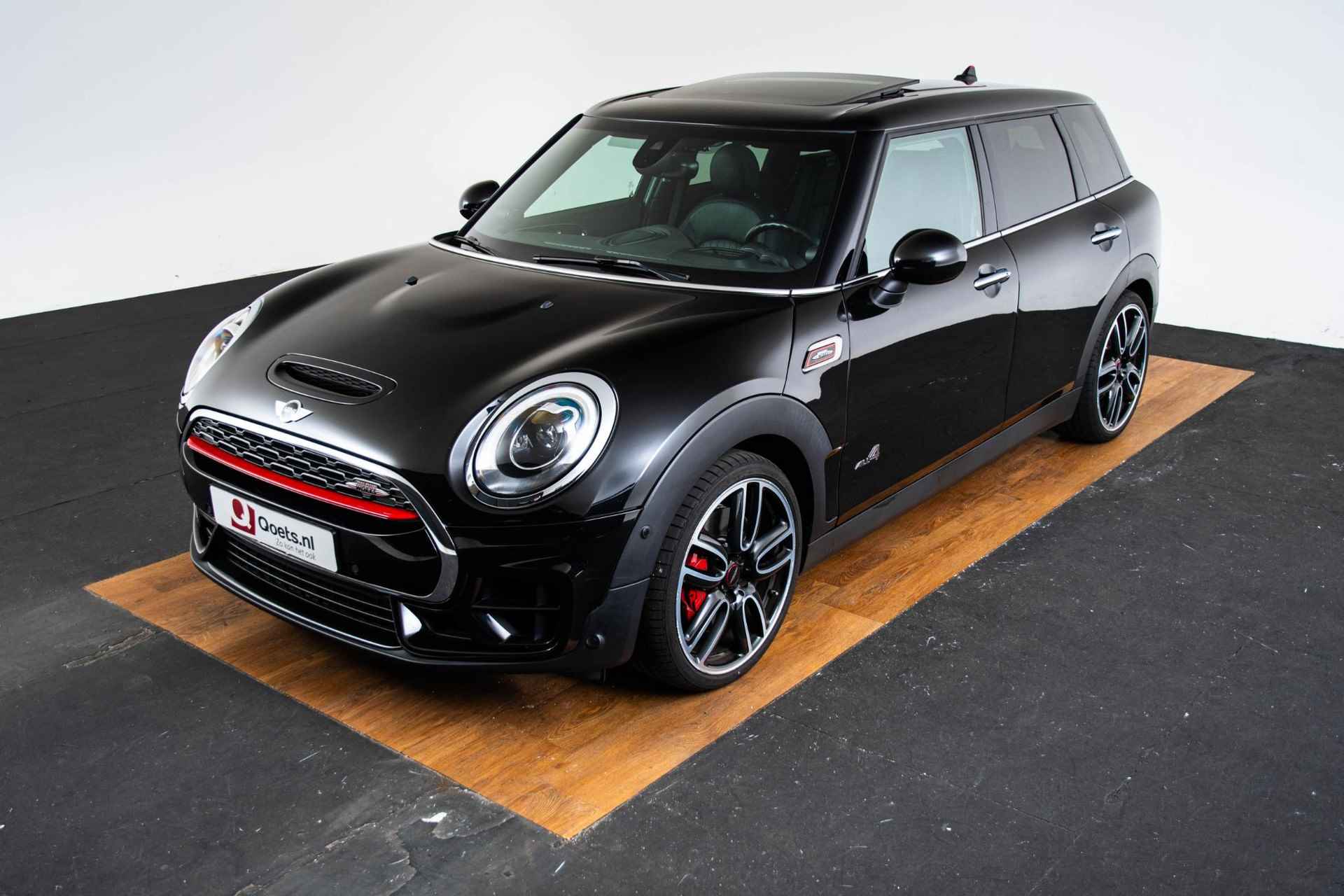 Mini Mini Clubman 2.0 John Cooper Works ALL4 Chili Panoramadak - Harman Kardon - Head-Up Display - LED koplampen - PDC voor/achter - Sportonderstel - Performance control - 51/64