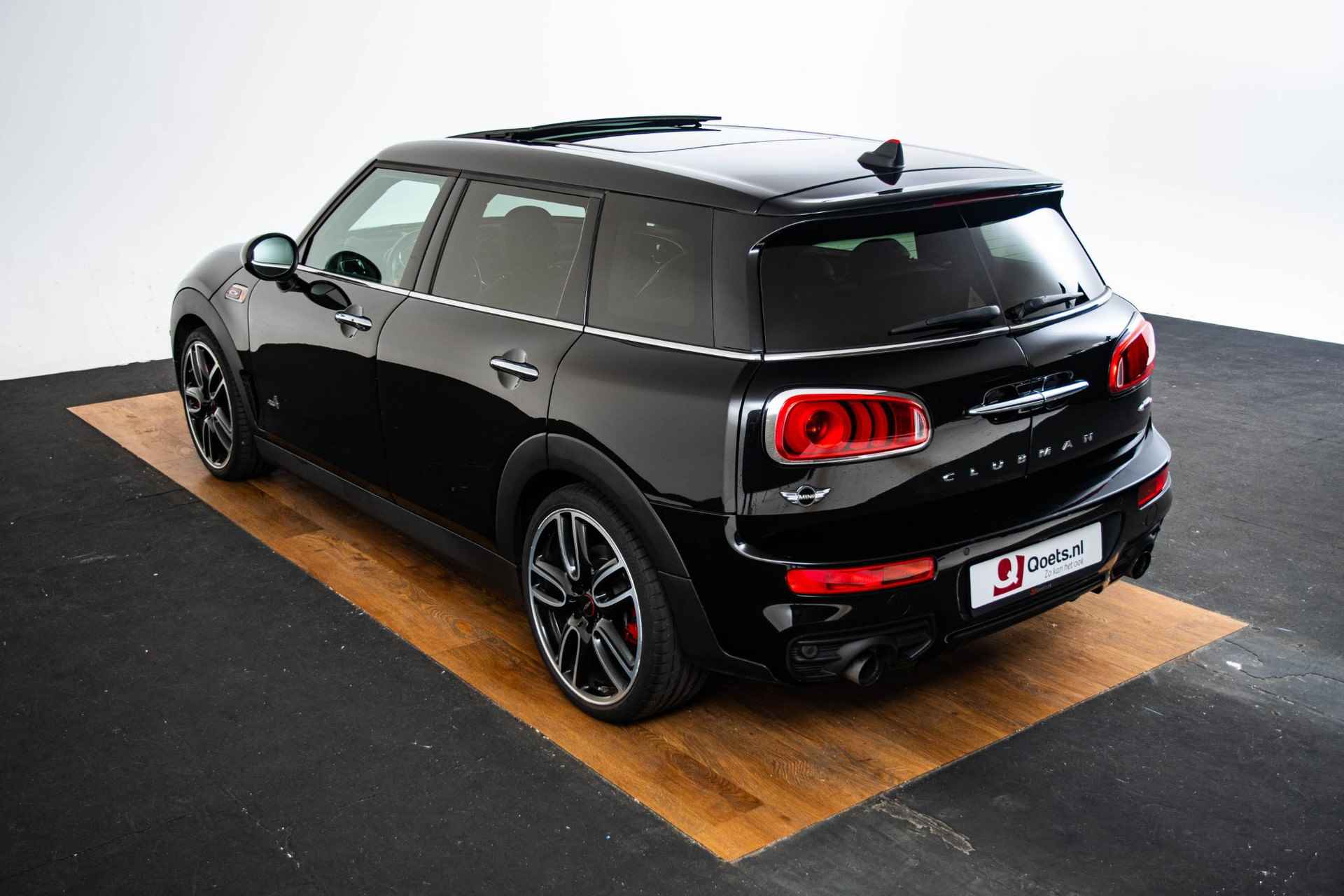 Mini Mini Clubman 2.0 John Cooper Works ALL4 Chili Panoramadak - Harman Kardon - Head-Up Display - LED koplampen - PDC voor/achter - Sportonderstel - Performance control - 52/64