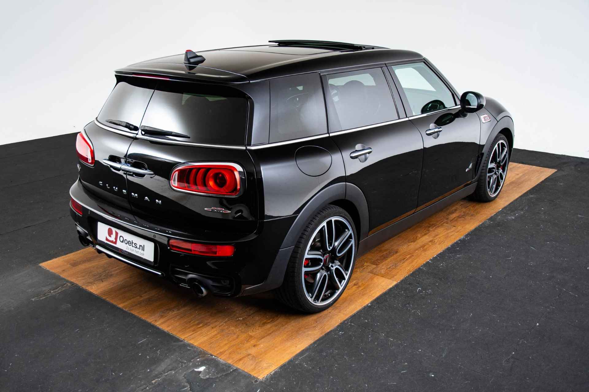 Mini Mini Clubman 2.0 John Cooper Works ALL4 Chili Panoramadak - Harman Kardon - Head-Up Display - LED koplampen - PDC voor/achter - Sportonderstel - Performance control - 55/64