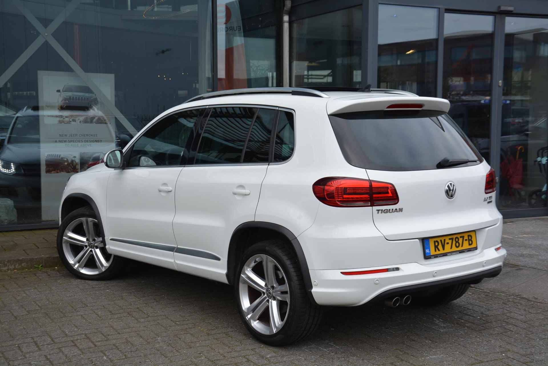 Volkswagen Tiguan 2.0 TDI R-Line Edition 4Motion - 3/34