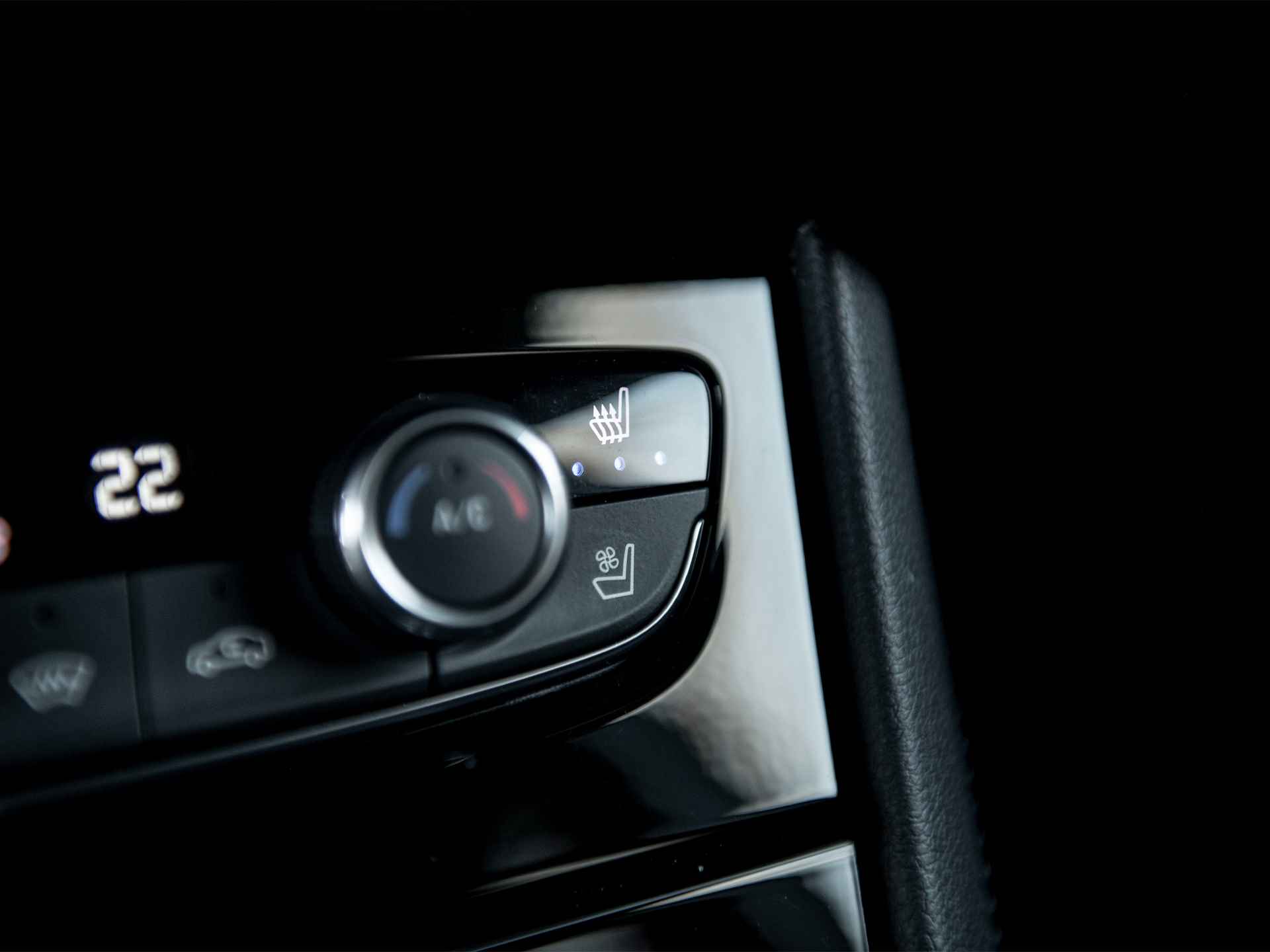 Opel Grandland X 1.6 Turbo Hybrid Innovation | 7,4kW lader | Leer | Memory Best.stoel | Full LED | Grootlichtassistent | Denon Audio | Navigatie | Elektr. achterklep - 42/59