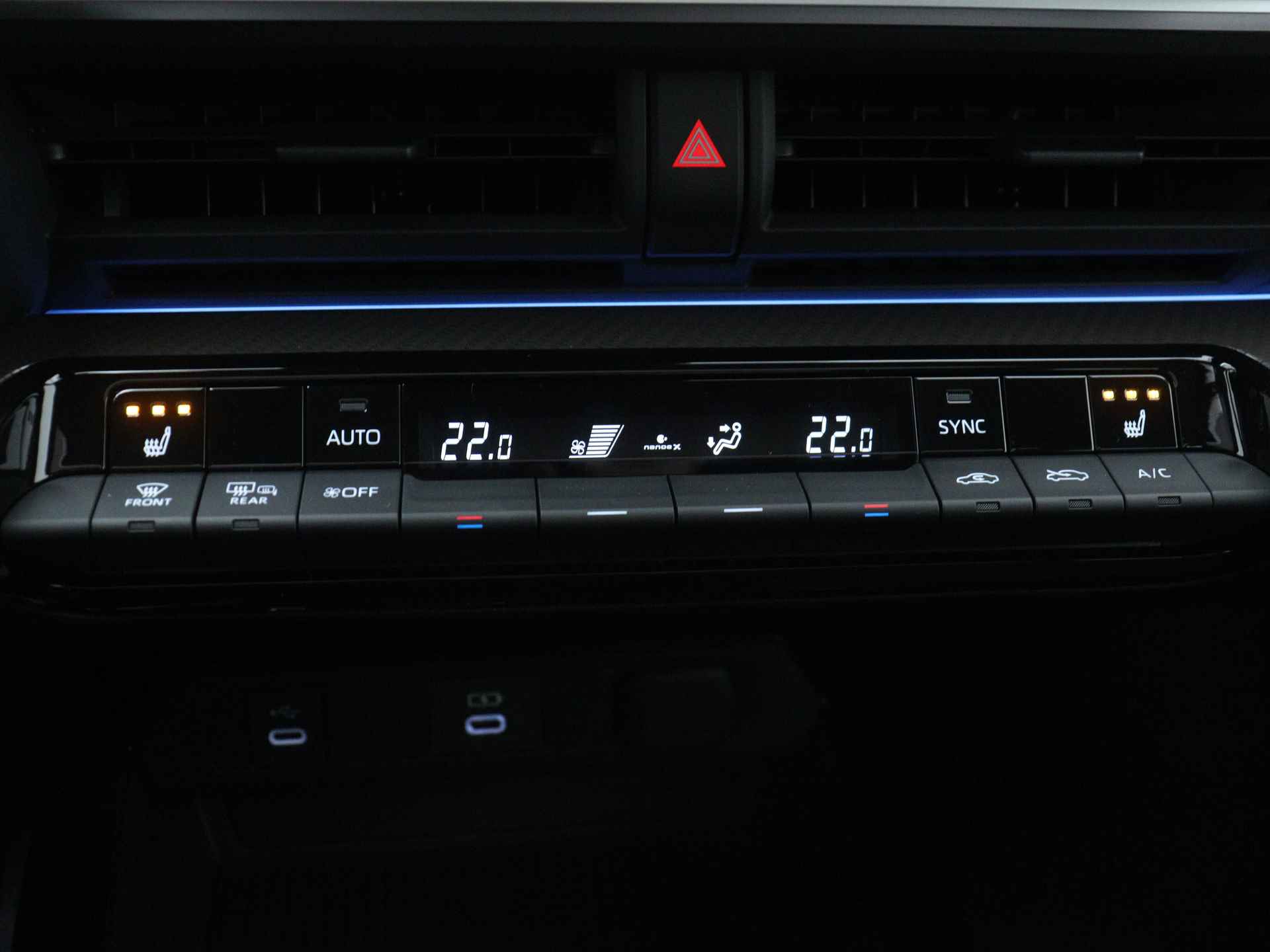 Toyota Prius 2.0 Plug-in Hybrid Executive Limited | Navigatie | Panoramadak | - 12/49