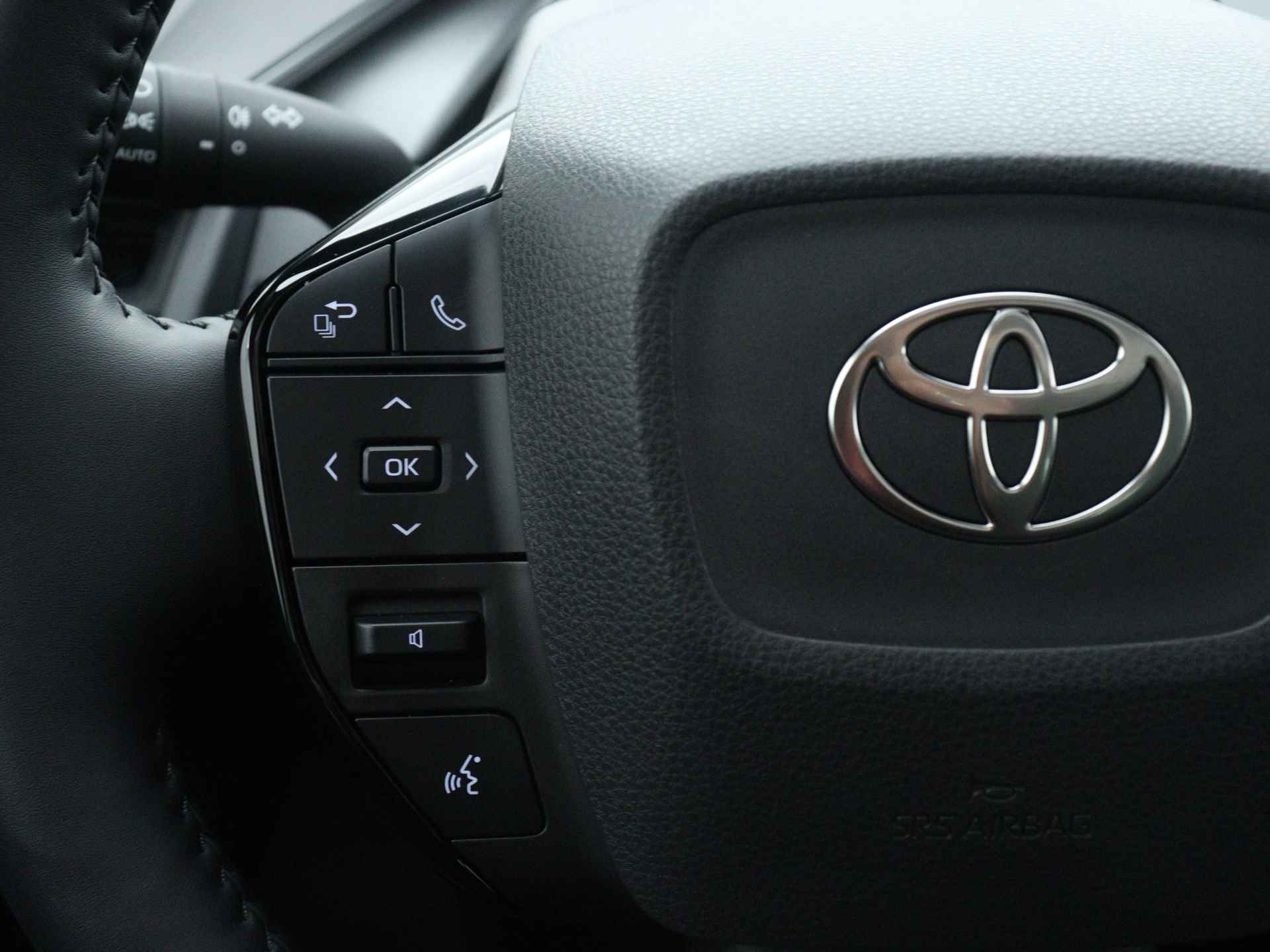 Toyota Prius 2.0 Plug-in Hybrid Executive Limited | Navigatie | Panoramadak | - 23/49