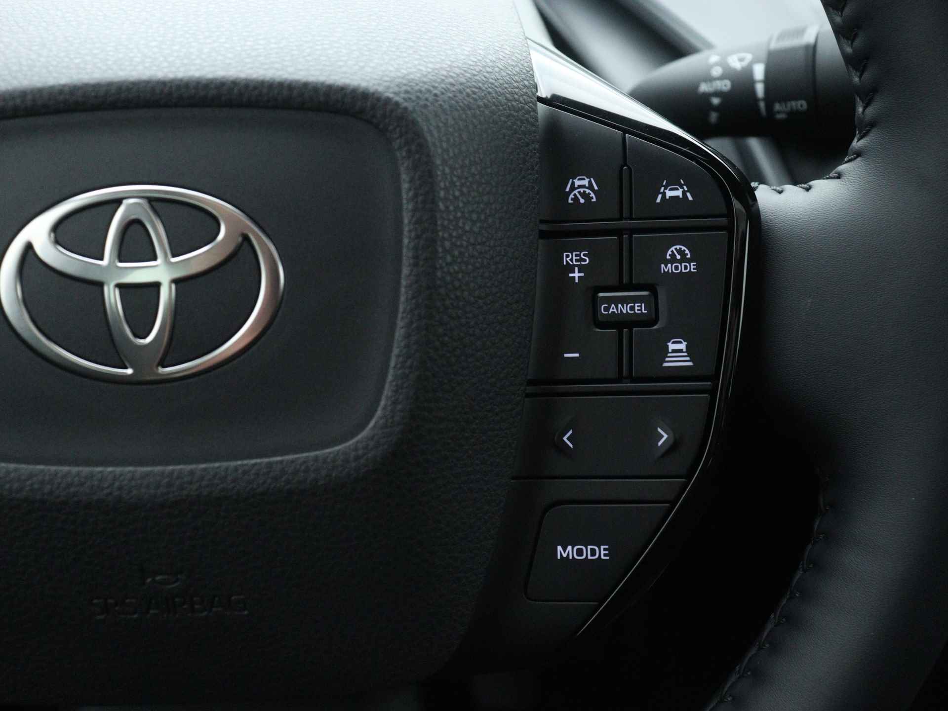 Toyota Prius 2.0 Plug-in Hybrid Executive Limited | Navigatie | Panoramadak | - 24/49
