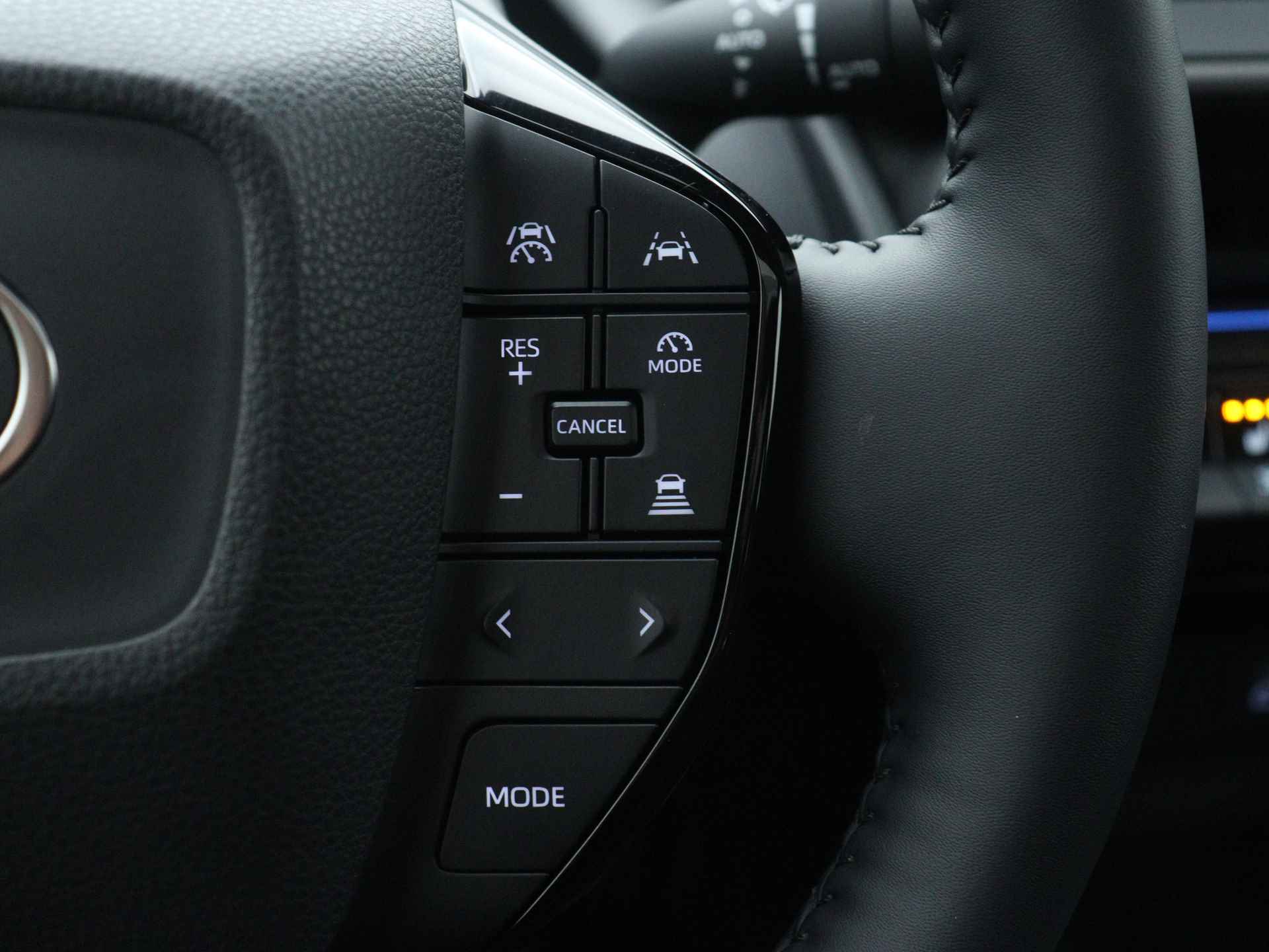 Toyota Prius 2.0 Plug-in Hybrid Executive Limited | Navigatie | Panoramadak | - 27/49