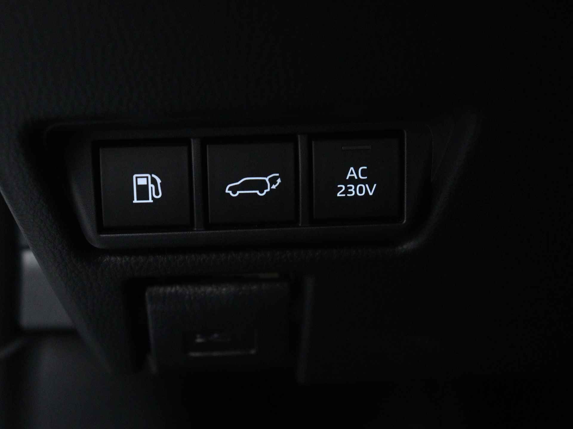 Toyota Prius 2.0 Plug-in Hybrid Executive Limited | Navigatie | Panoramadak | - 35/49