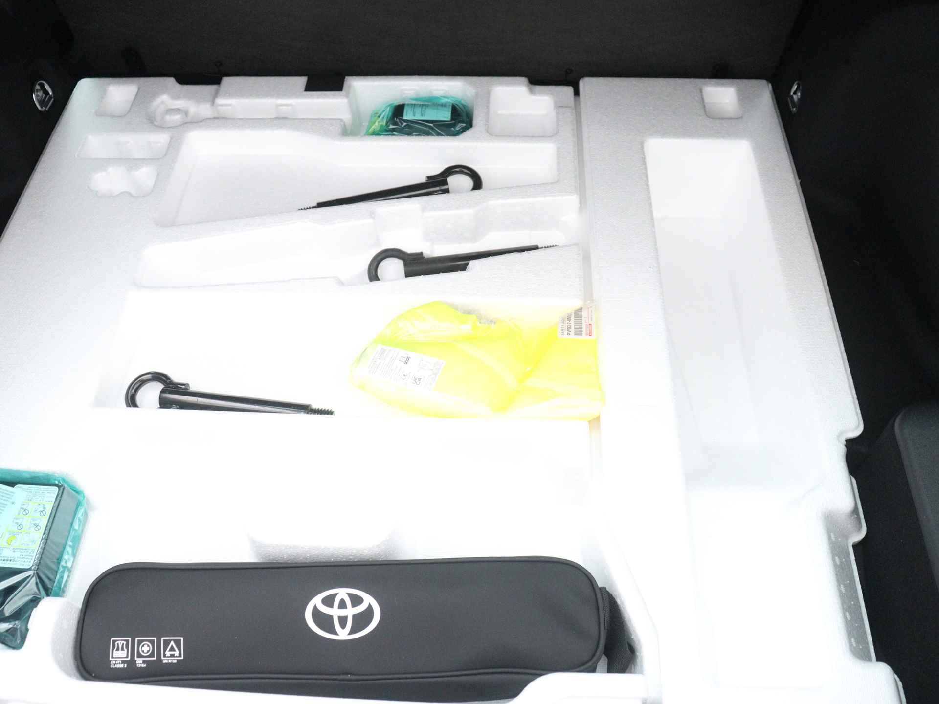 Toyota Prius 2.0 Plug-in Hybrid Executive Limited | Navigatie | Panoramadak | - 42/49