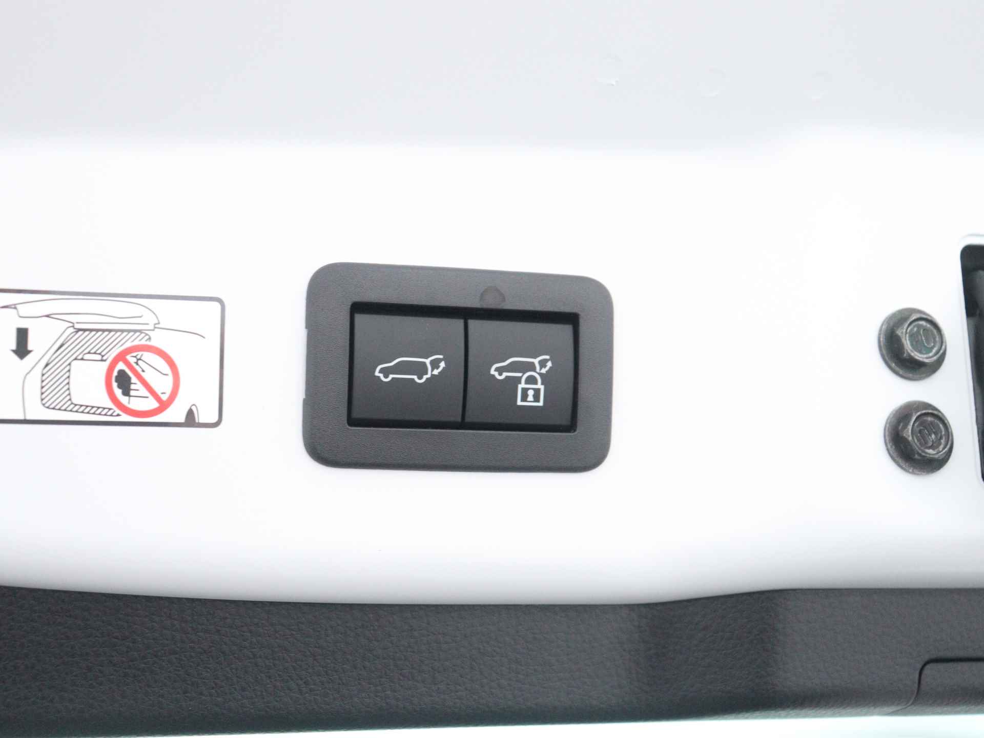 Toyota Prius 2.0 Plug-in Hybrid Executive Limited | Navigatie | Panoramadak | - 44/49