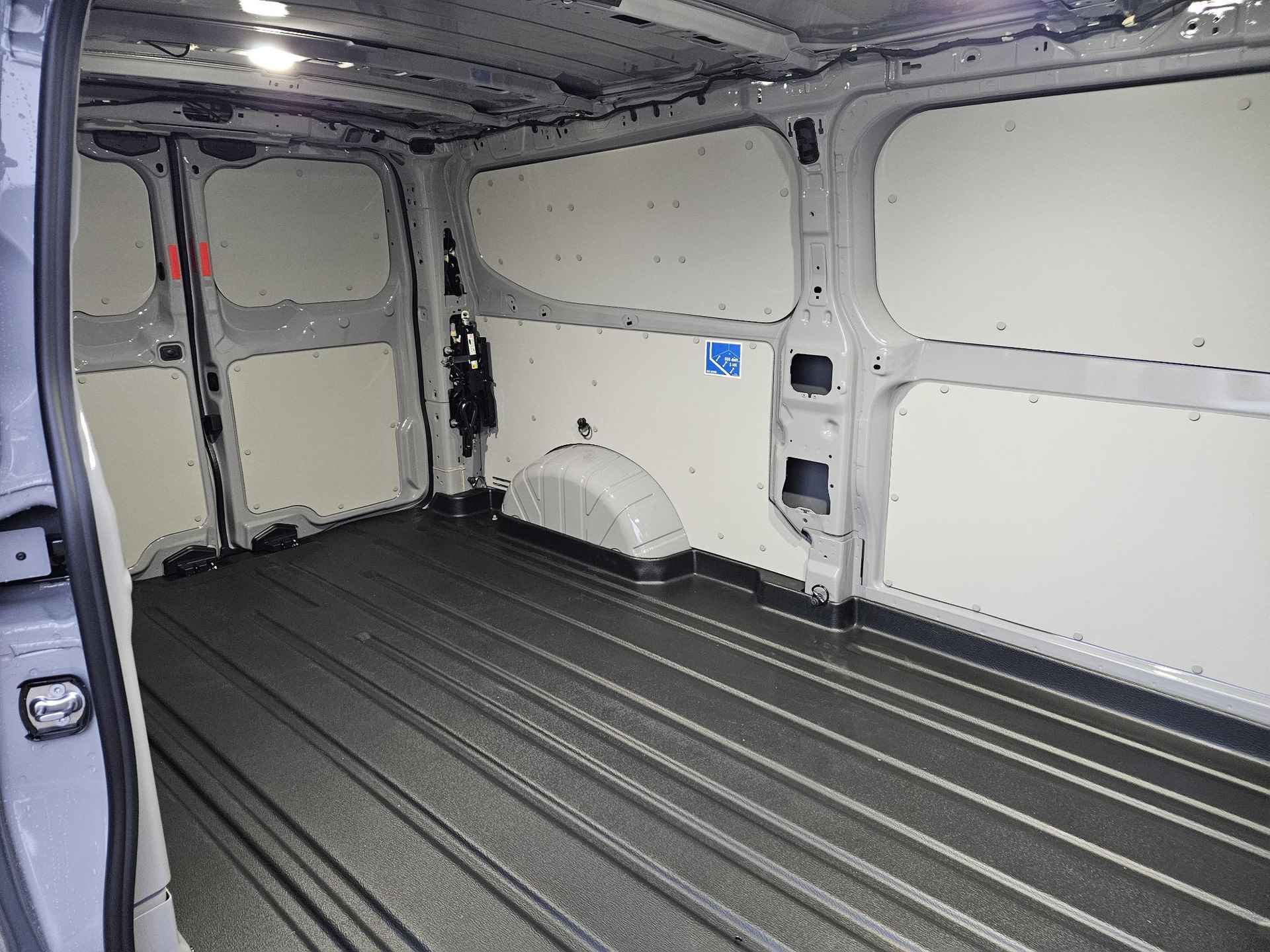 Ford Transit Custom 320 2.0 TDCI L2H1 Limited Grey Matter | interieurbekleding | Handmatige regeneratie roetfilter | Trekhaakvoorbereiding | Centrale dubbele vergrendeling | Volwaardig reservewiel | 17 inch lichtmetalen velgen (Carbonised Grey)| Driver Assistance Pack Premium | Verwarmbaar stuurwiel | AGM accu | Draadloos opladen | Programmeerbare interface module - 8/21