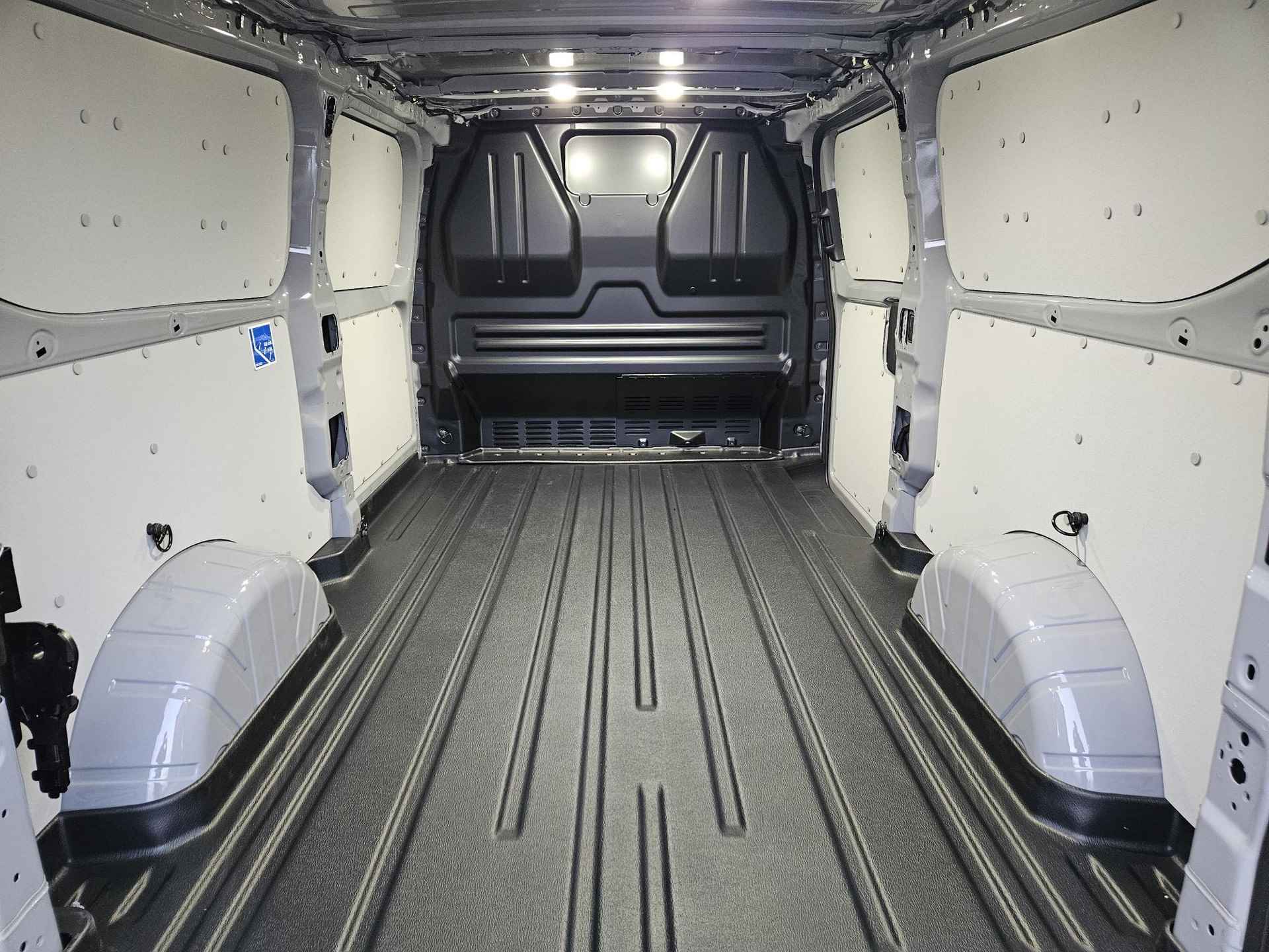 Ford Transit Custom 320 2.0 TDCI L2H1 Limited Grey Matter | interieurbekleding | Handmatige regeneratie roetfilter | Trekhaakvoorbereiding | Centrale dubbele vergrendeling | Volwaardig reservewiel | 17 inch lichtmetalen velgen (Carbonised Grey)| Driver Assistance Pack Premium | Verwarmbaar stuurwiel | AGM accu | Draadloos opladen | Programmeerbare interface module - 9/21