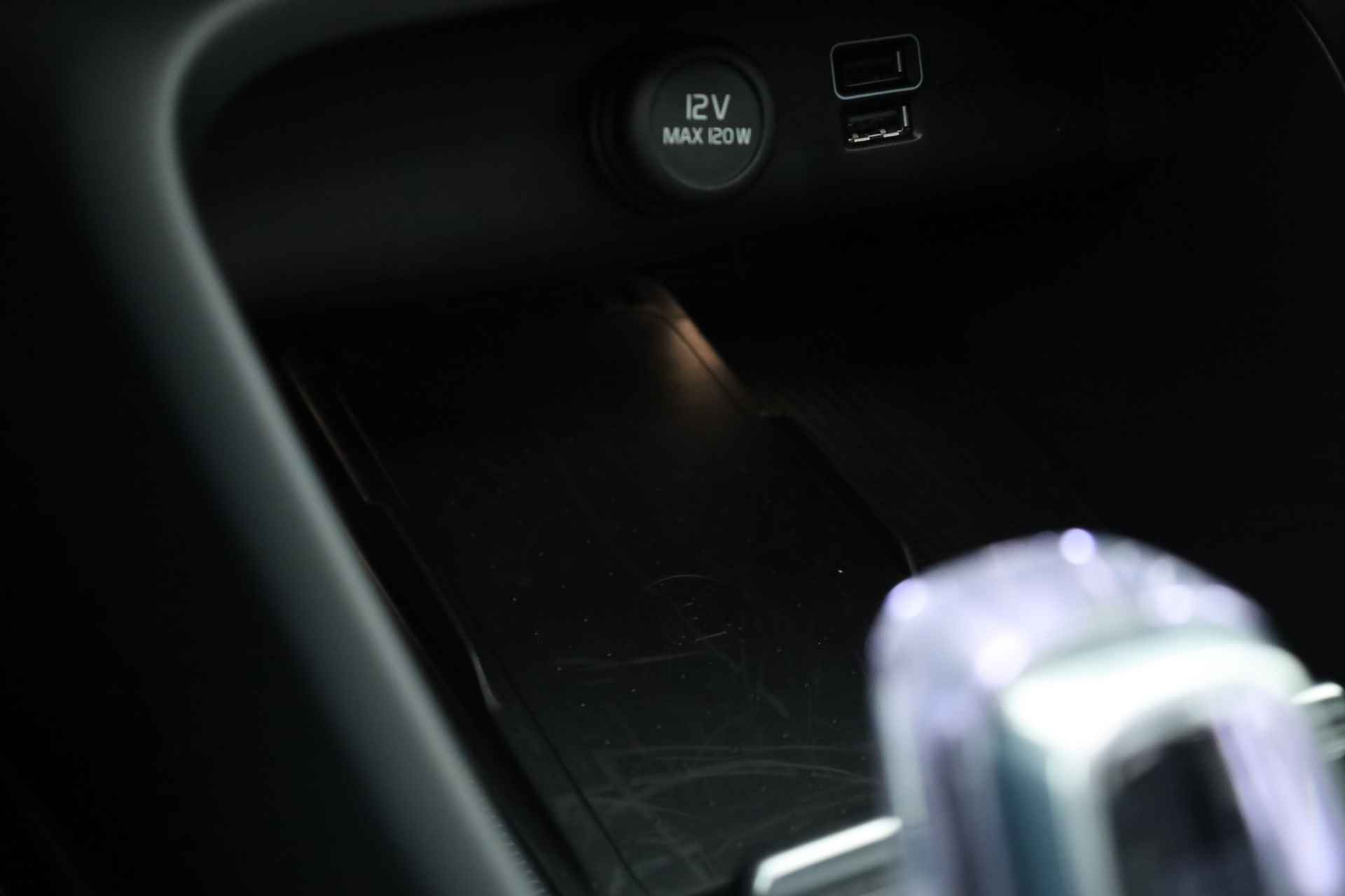 Volvo XC40 1.5 T4 Recharge Ultimate Dark | Facelift | Pano | 20" | Leder | Navi | Camera | Keyless | Elek. Achterklep - 22/35