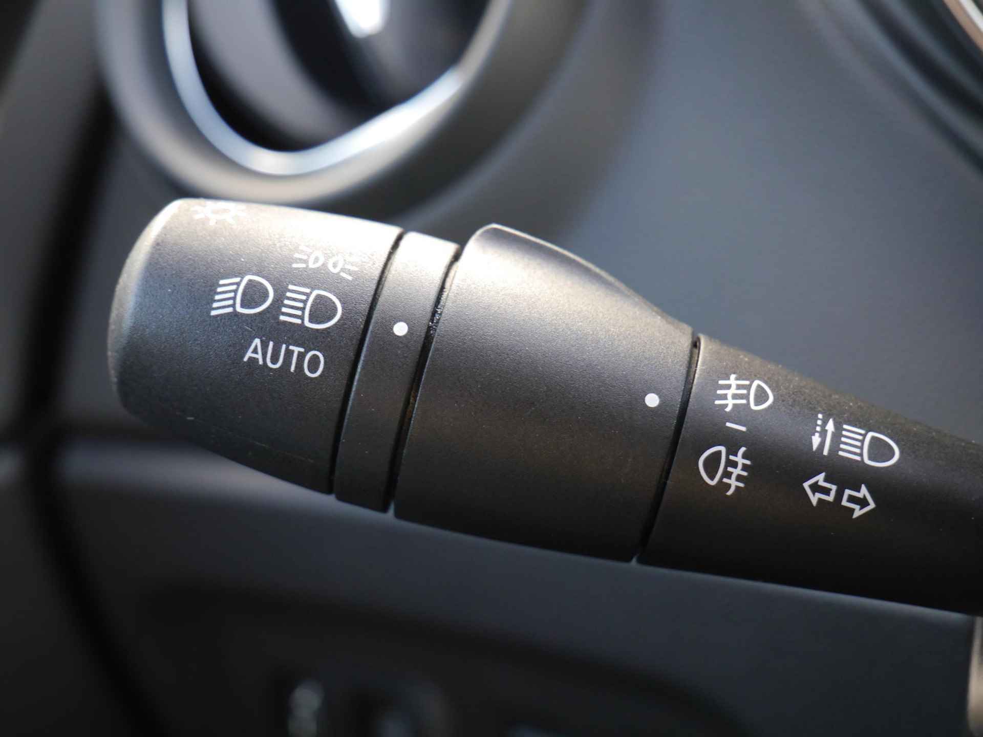 Renault Captur 0.9 TCe Intens 90PK | Keyless Entry | Camera | Navigatie R-Link | Parkeersensoren Voor & Achter | Start & Stopknop | Armsteun | Cruise Control | Airco - 29/53