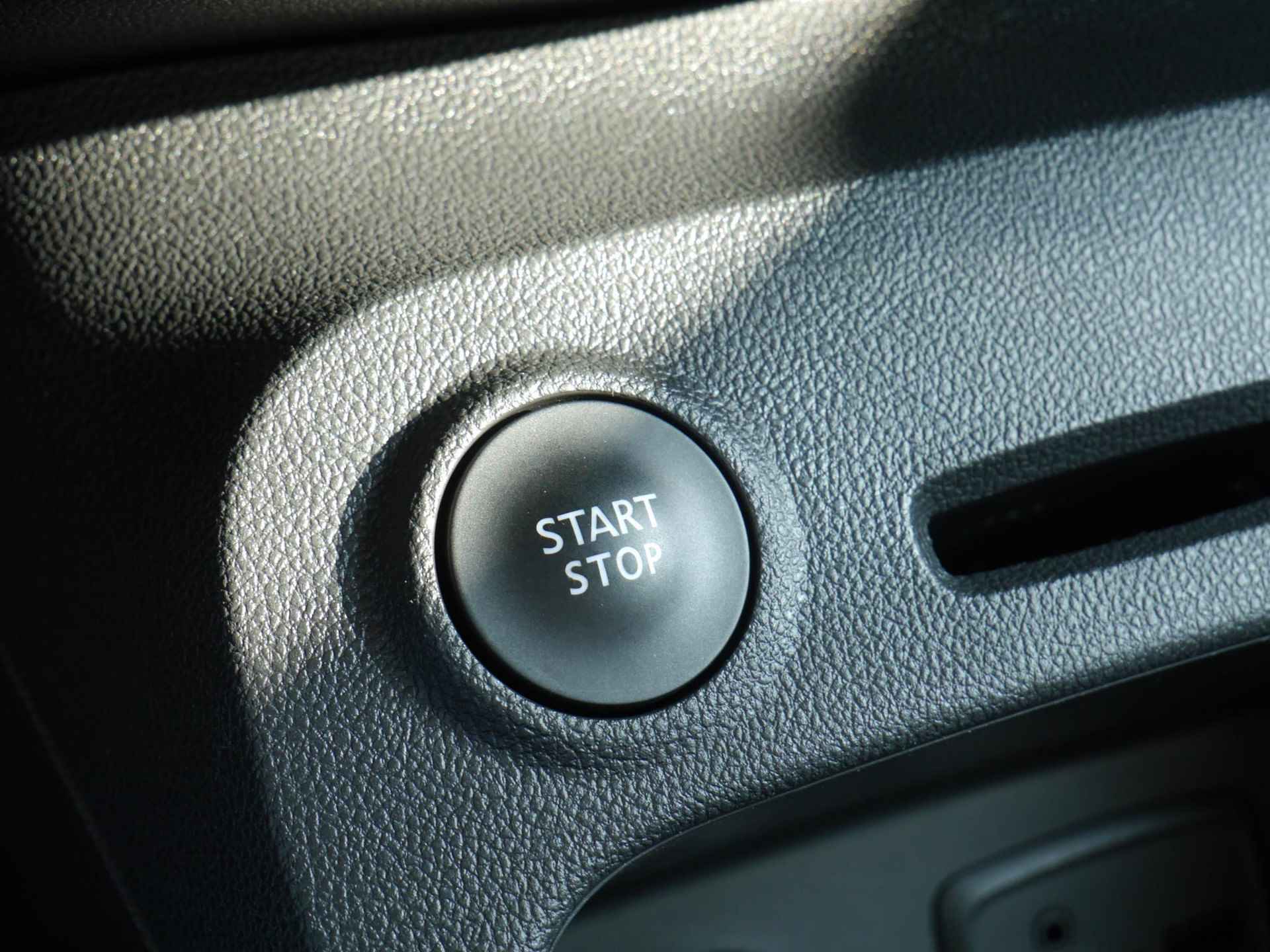 Renault Captur 0.9 TCe Intens 90PK | Keyless Entry | Camera | Navigatie R-Link | Parkeersensoren Voor & Achter | Start & Stopknop | Armsteun | Cruise Control | Airco - 36/53