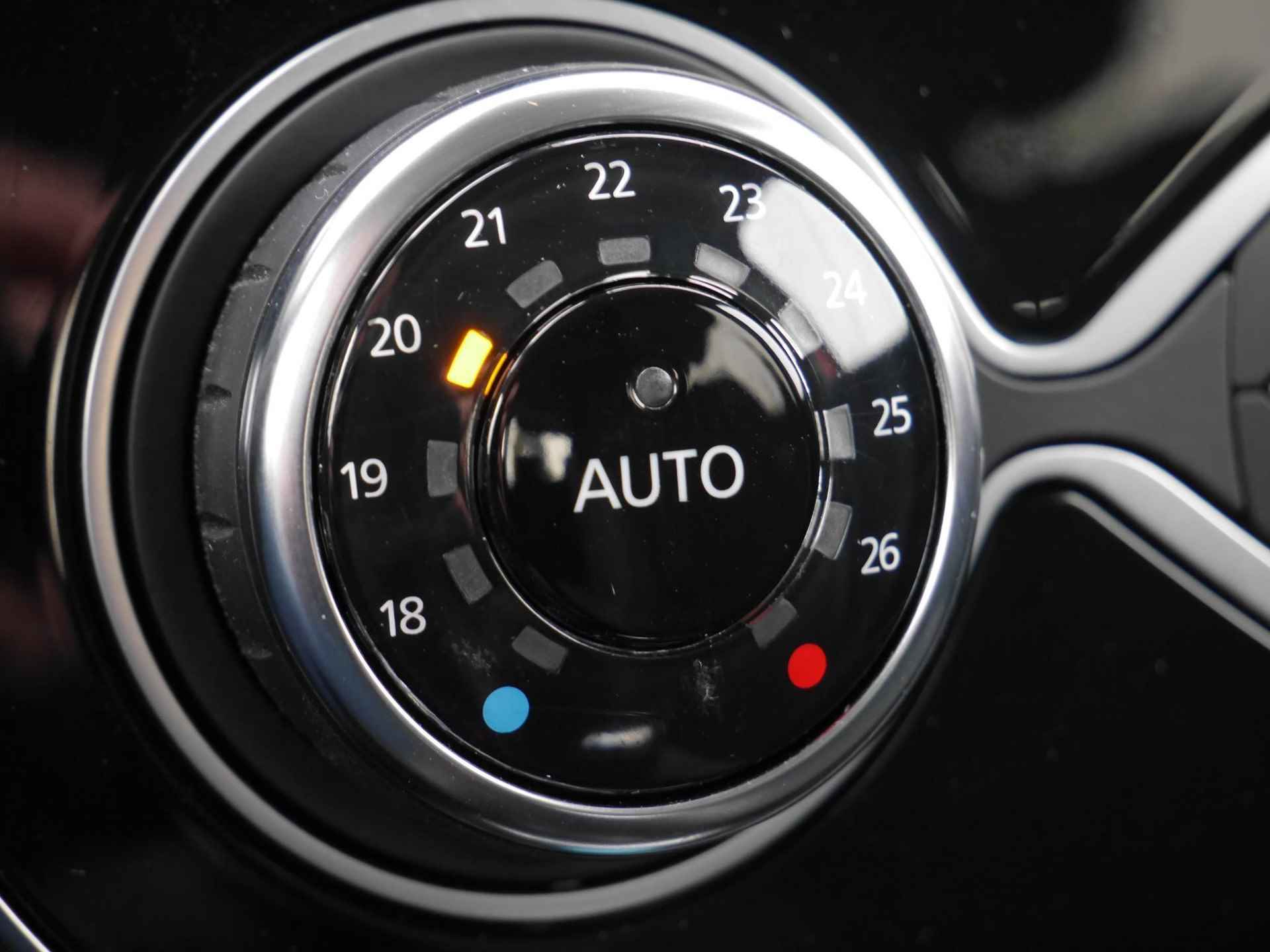 Renault Captur 0.9 TCe Intens 90PK | Keyless Entry | Camera | Navigatie R-Link | Parkeersensoren Voor & Achter | Start & Stopknop | Armsteun | Cruise Control | Airco - 38/53