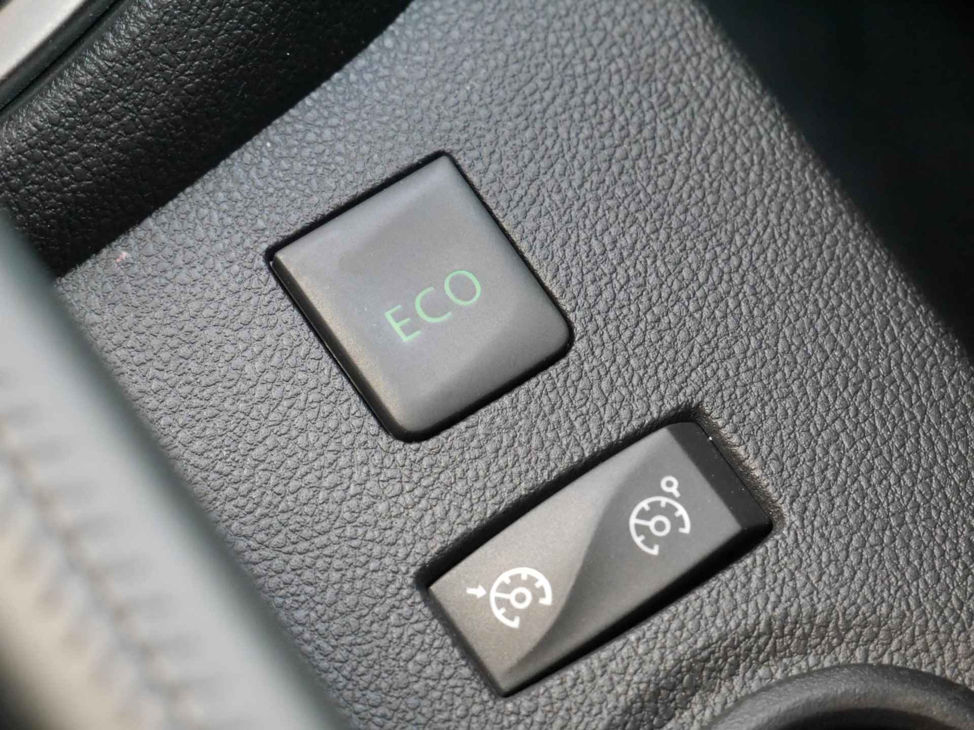 Renault Captur 0.9 TCe Intens 90PK | Keyless Entry | Camera | Navigatie R-Link | Parkeersensoren Voor & Achter | Start & Stopknop | Armsteun | Cruise Control | Airco - 43/53
