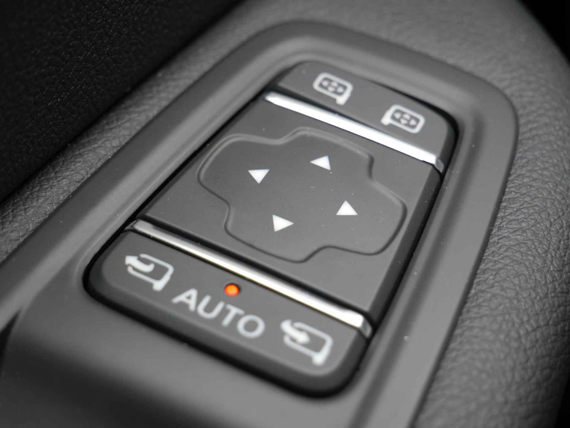 Renault Captur 0.9 TCe Intens 90PK | Keyless Entry | Camera | Navigatie R-Link | Parkeersensoren Voor & Achter | Start & Stopknop | Armsteun | Cruise Control | Airco - 45/53