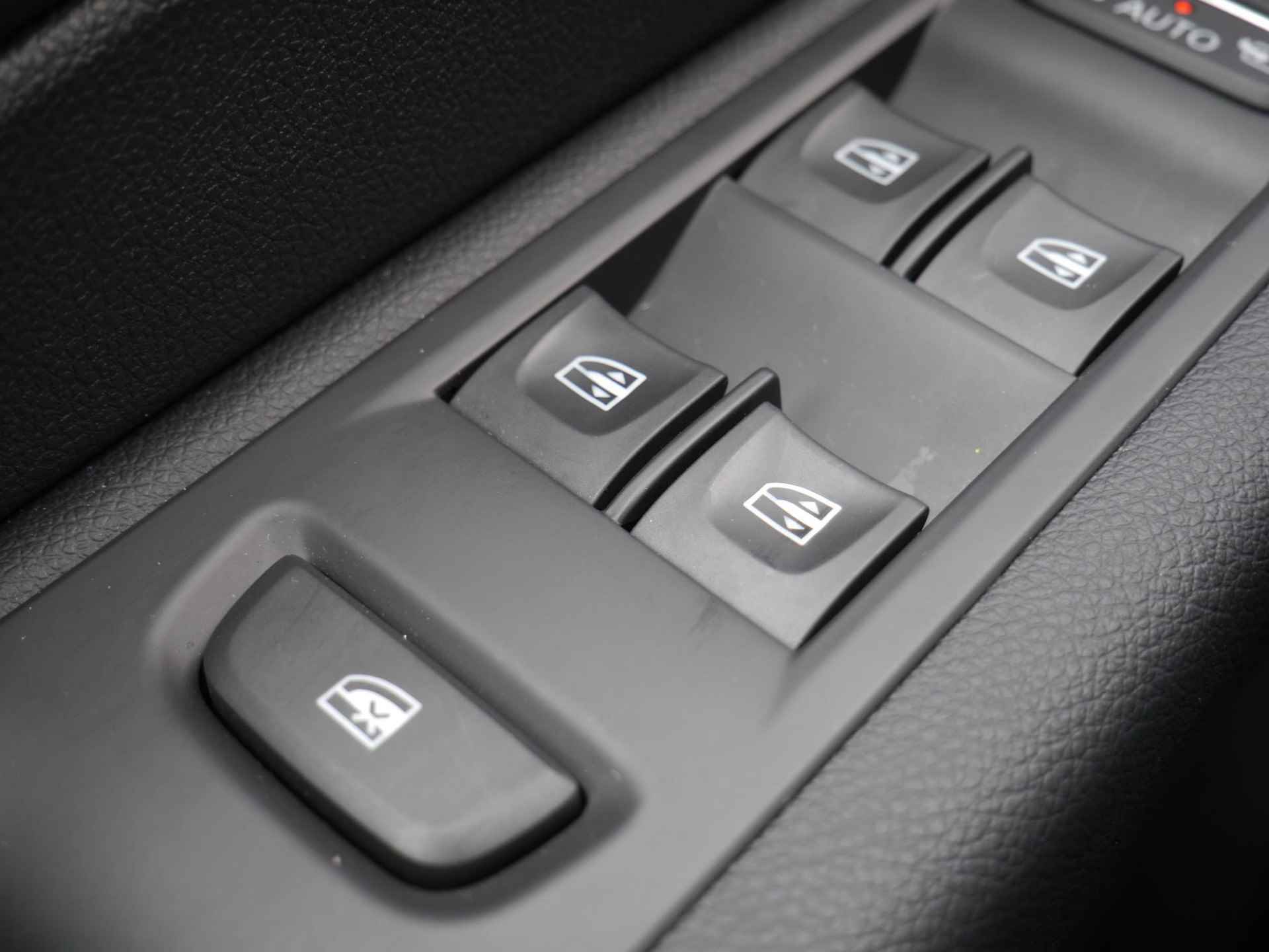 Renault Captur 0.9 TCe Intens 90PK | Keyless Entry | Camera | Navigatie R-Link | Parkeersensoren Voor & Achter | Start & Stopknop | Armsteun | Cruise Control | Airco - 46/53