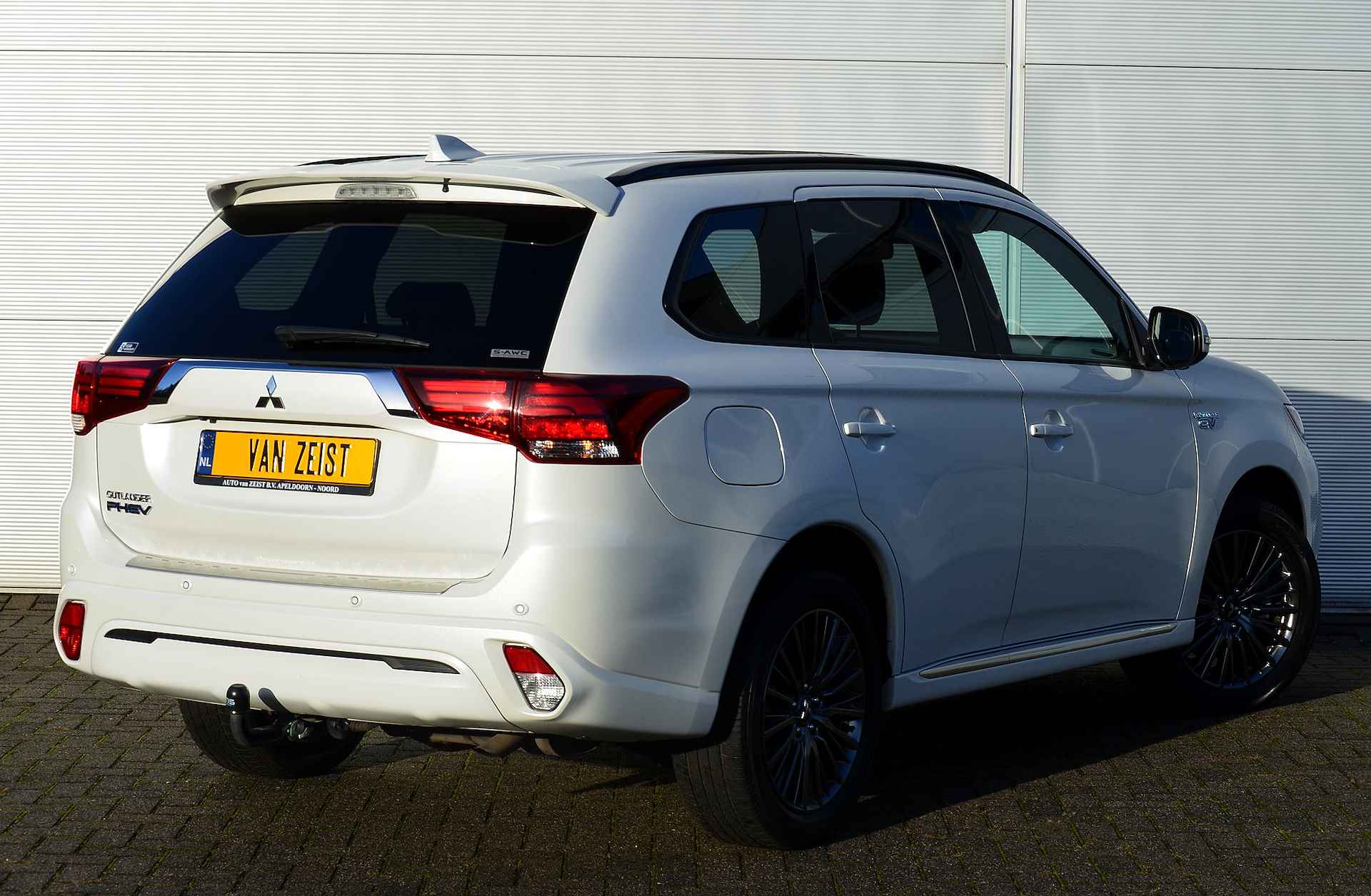 Mitsubishi Outlander PHEV 2.4 S-EDITION 4WD | PLUG IN HYBRID | V2G | FULL OPTIONS | SCHUIFDAK | ADAPTIEF CRUISE | TREKHAAK 1500KG | ALL IN RIJKLAARPRIJS - 3/52