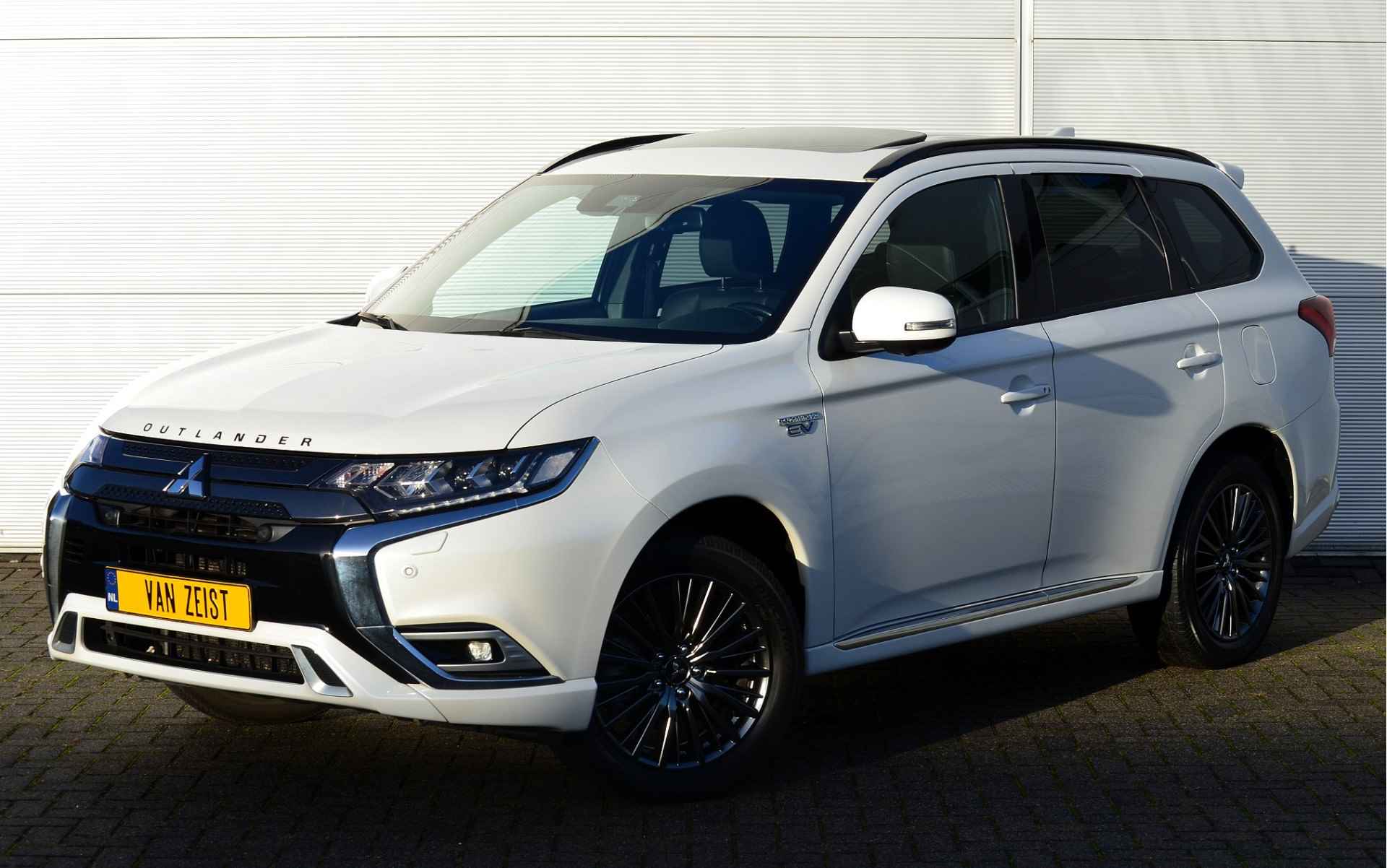 Mitsubishi Outlander PHEV 2.4 S-EDITION 4WD | PLUG IN HYBRID | V2G | FULL OPTIONS | SCHUIFDAK | ADAPTIEF CRUISE | TREKHAAK 1500KG | ALL IN RIJKLAARPRIJS - 5/52