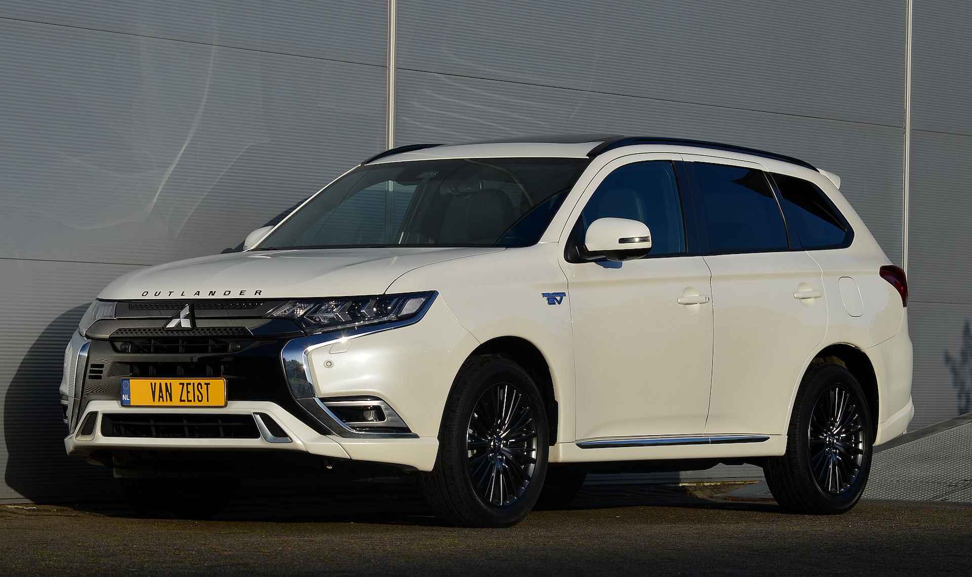 Mitsubishi Outlander PHEV 2.4 S-EDITION 4WD | PLUG IN HYBRID | V2G | FULL OPTIONS | SCHUIFDAK | ADAPTIEF CRUISE | TREKHAAK 1500KG | ALL IN RIJKLAARPRIJS - 6/52