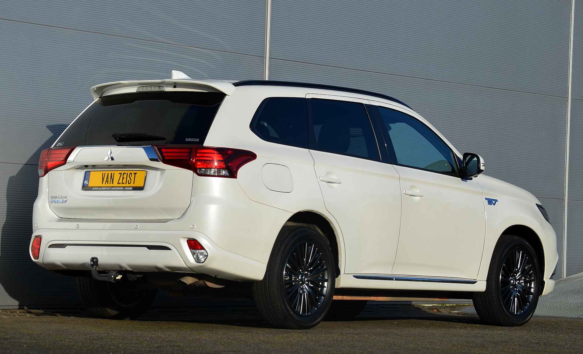 Mitsubishi Outlander PHEV 2.4 S-EDITION 4WD | PLUG IN HYBRID | V2G | FULL OPTIONS | SCHUIFDAK | ADAPTIEF CRUISE | TREKHAAK 1500KG | ALL IN RIJKLAARPRIJS - 11/52