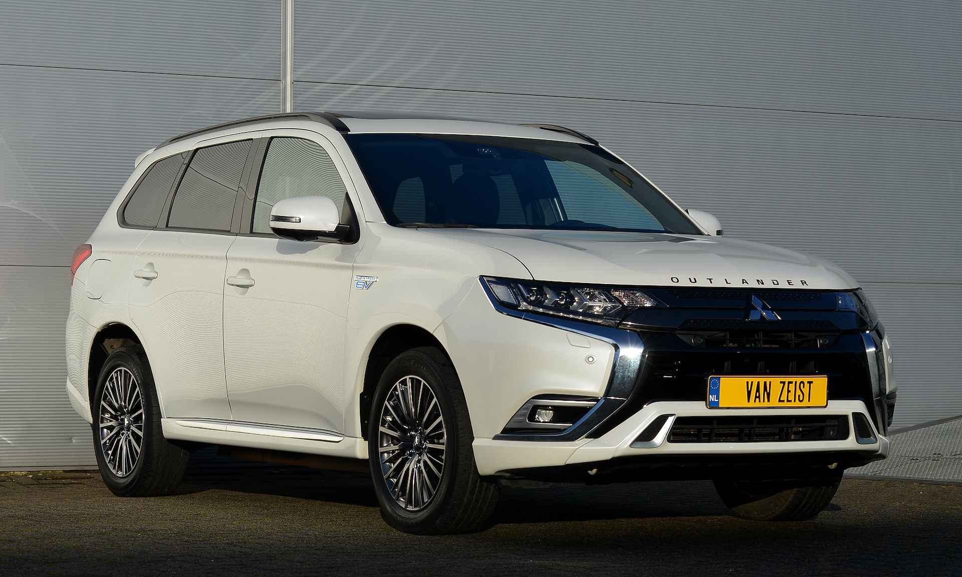 Mitsubishi Outlander PHEV 2.4 S-EDITION 4WD | PLUG IN HYBRID | V2G | FULL OPTIONS | SCHUIFDAK | ADAPTIEF CRUISE | TREKHAAK 1500KG | ALL IN RIJKLAARPRIJS - 13/52