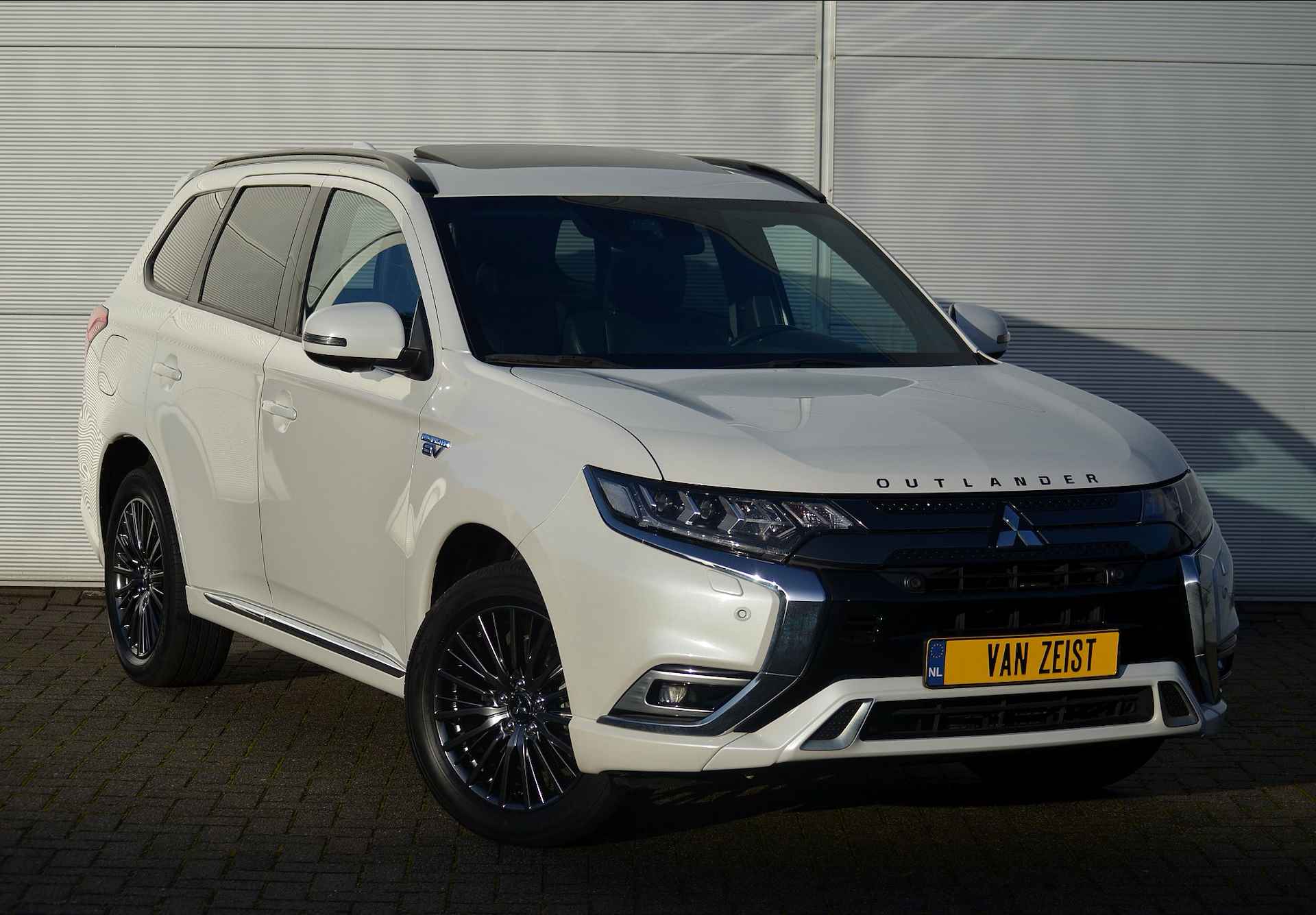 Mitsubishi Outlander PHEV 2.4 S-EDITION 4WD | PLUG IN HYBRID | V2G | FULL OPTIONS | SCHUIFDAK | ADAPTIEF CRUISE | TREKHAAK 1500KG | ALL IN RIJKLAARPRIJS - 14/52