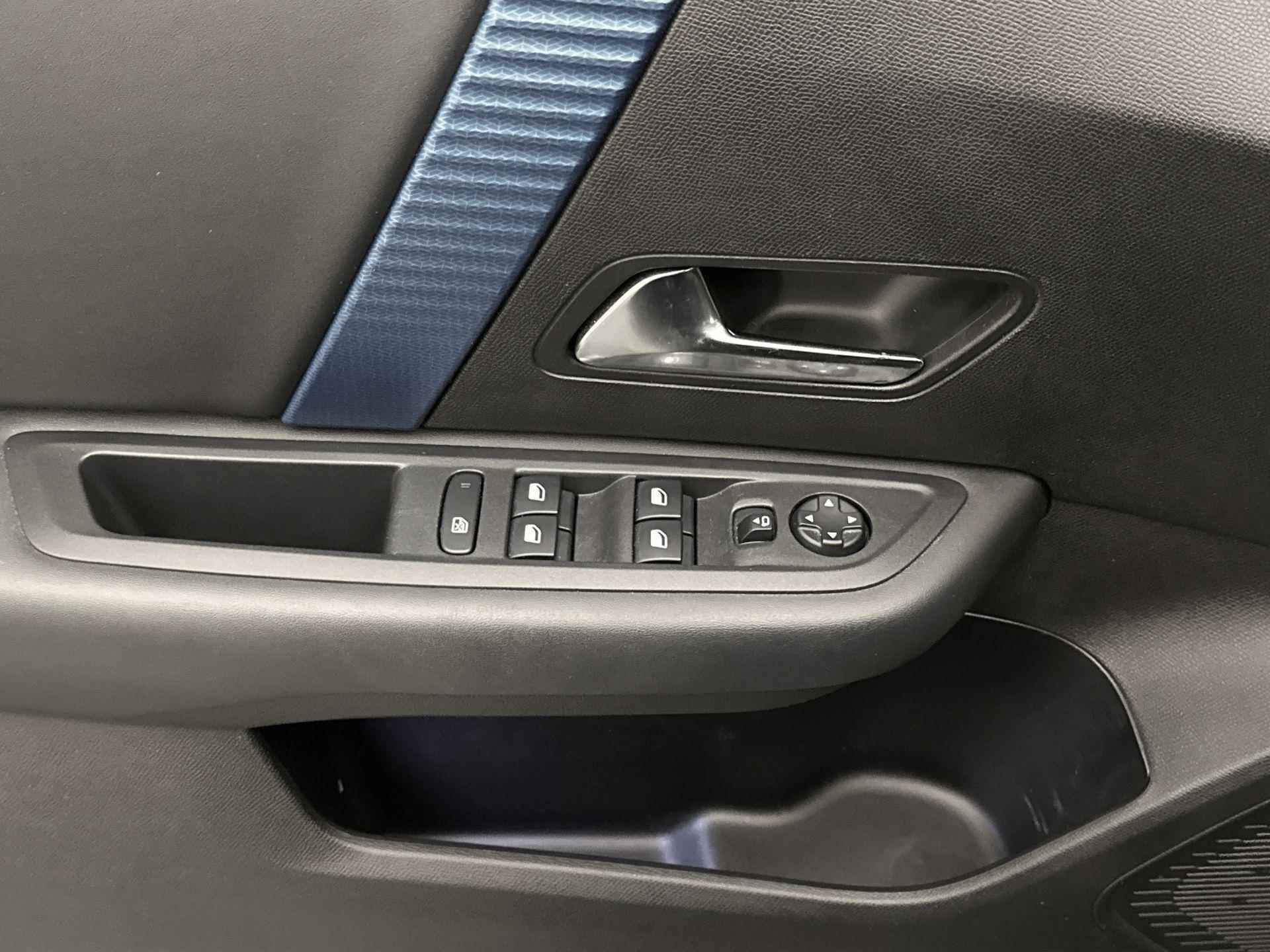 Citroen Ë-C4 EV Shine 50 kWh 136 pk | Navigatie | Achteruitrijcamera | Parkeersensoren Voor en Achter | Verwarmde Comfortstoelen | Full-LED Koplampen | Keyless Entry/Start | Adaptief Demping Systeem | Dodehoek Detectie | Adaptieve Cruise Control | 18" Lichtmetalen Velgen | Apple Carplay/Android Auto | - 17/34