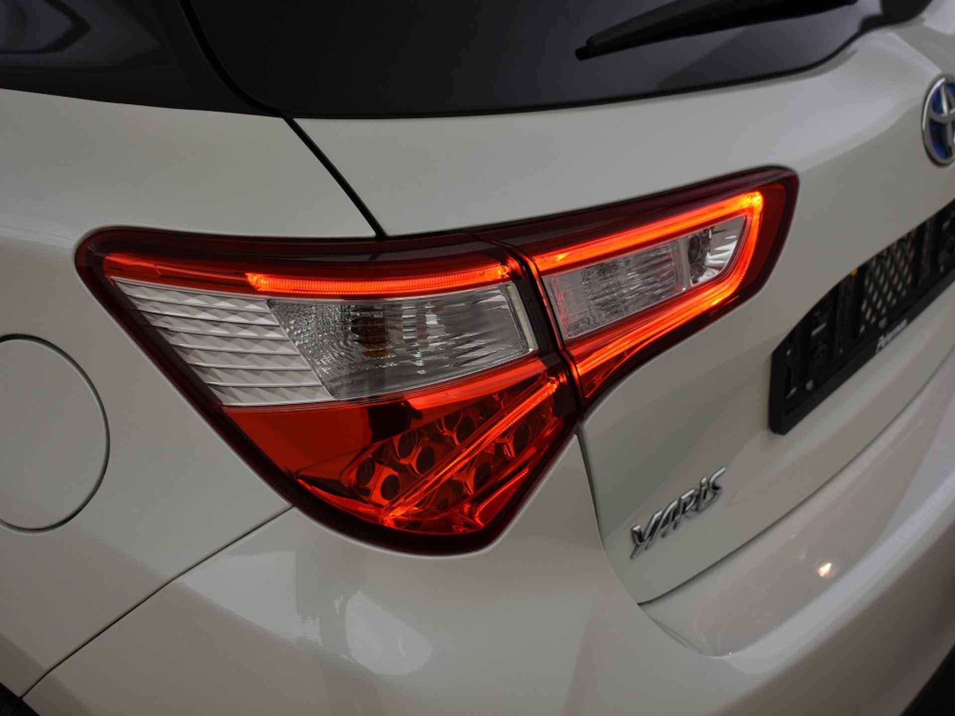 Toyota Yaris 1.5 Hybrid Dynamic Bi-Tone | Apple carplay - 18/32