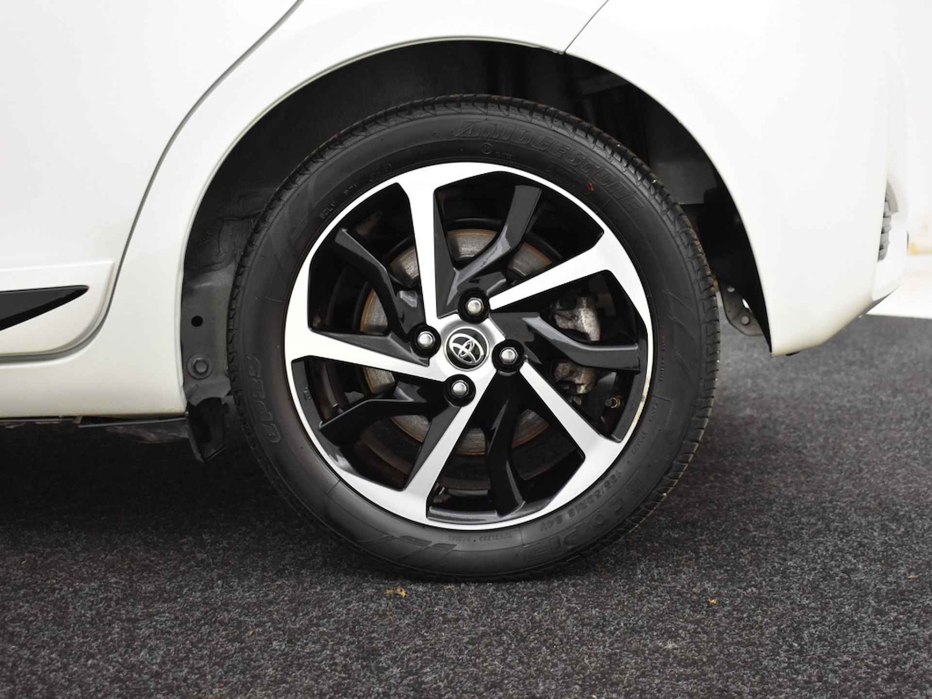 Toyota Yaris 1.5 Hybrid Dynamic Bi-Tone | Apple carplay - 20/32