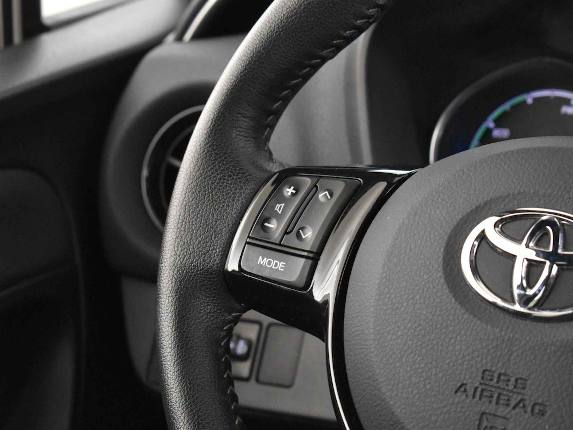 Toyota Yaris 1.5 Hybrid Dynamic Bi-Tone | Apple carplay - 25/32
