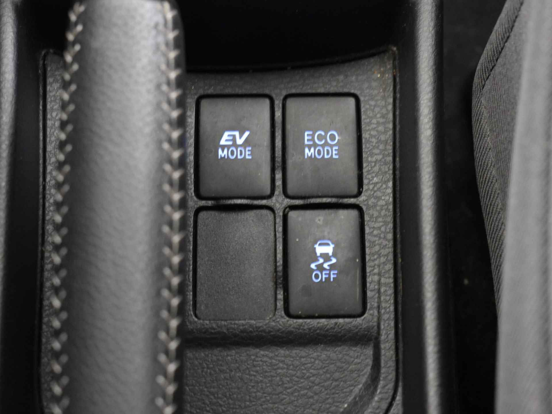 Toyota Yaris 1.5 Hybrid Dynamic Bi-Tone | Apple carplay - 28/32
