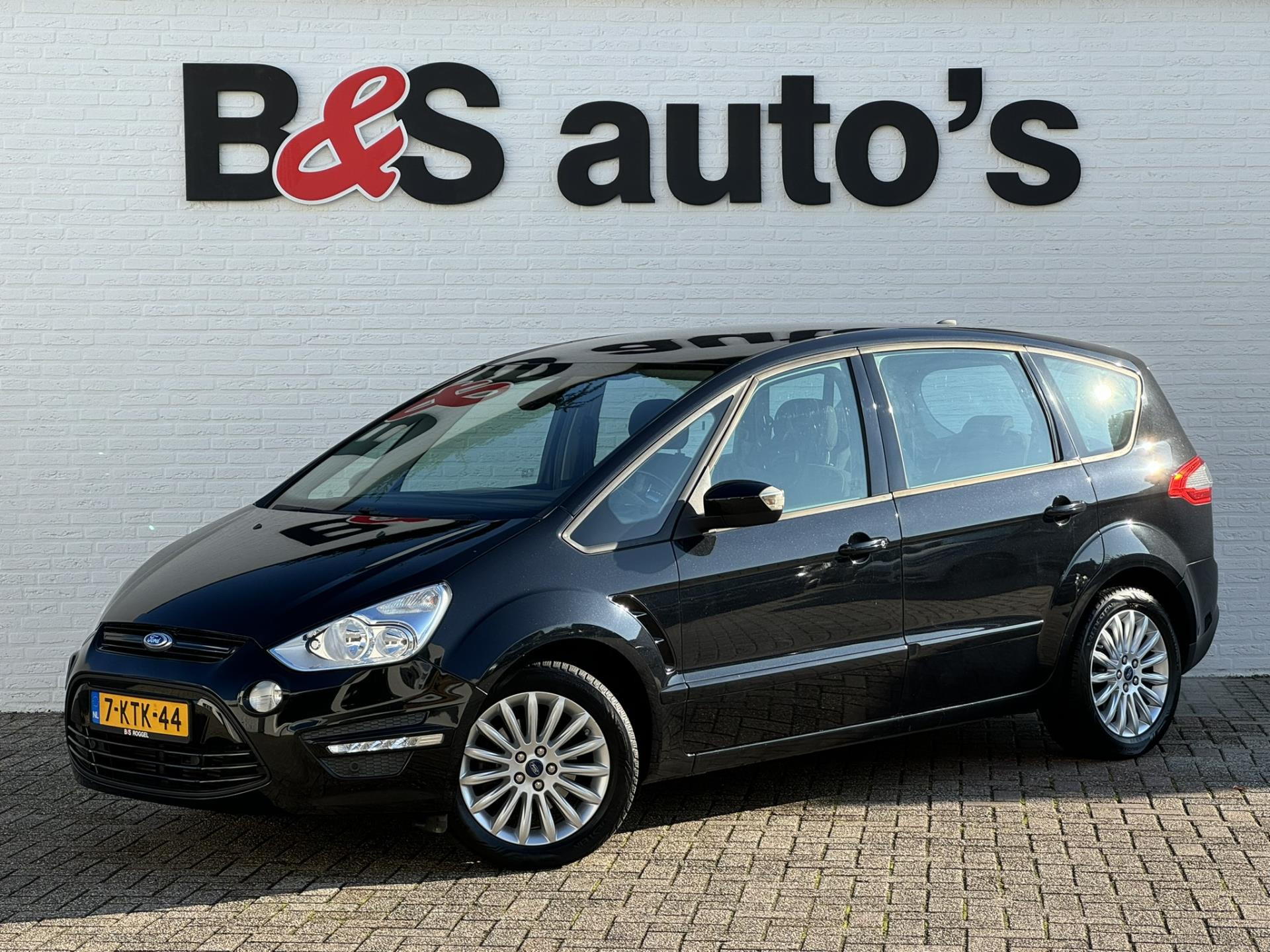 Ford S-Max 1.6 Titanium Trekhaak Clima Cruise Navigatie Pdc Stoelverwarming