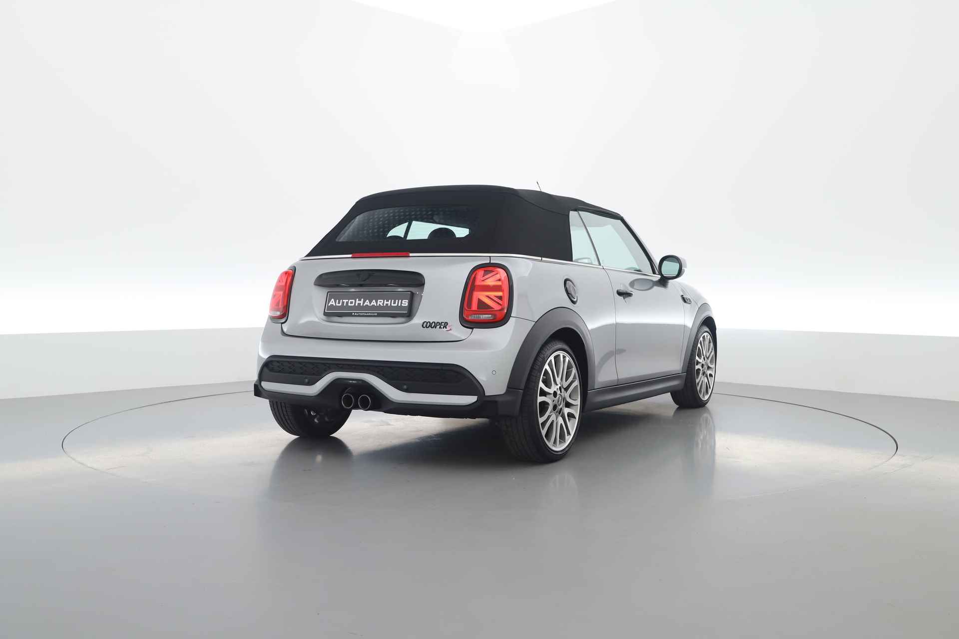 MINI Cabrio 2.0 Cooper S MINI Yours | Navi | Yours Leder | Keyless | 18'' | CarPlay | Stoelverw. - 2/32