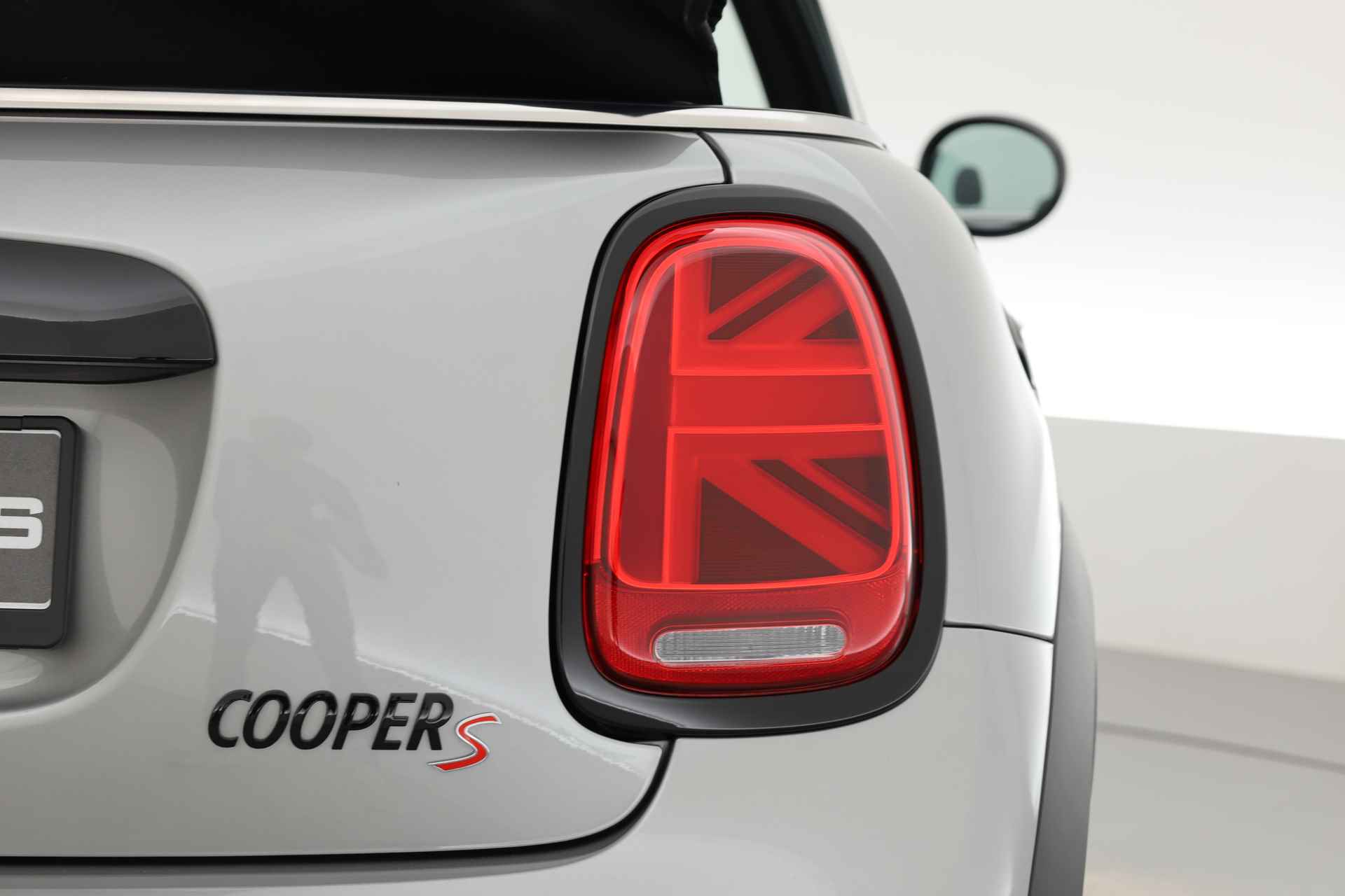 MINI Cabrio 2.0 Cooper S MINI Yours | Navi | Yours Leder | Keyless | 18'' | CarPlay | Stoelverw. - 32/32