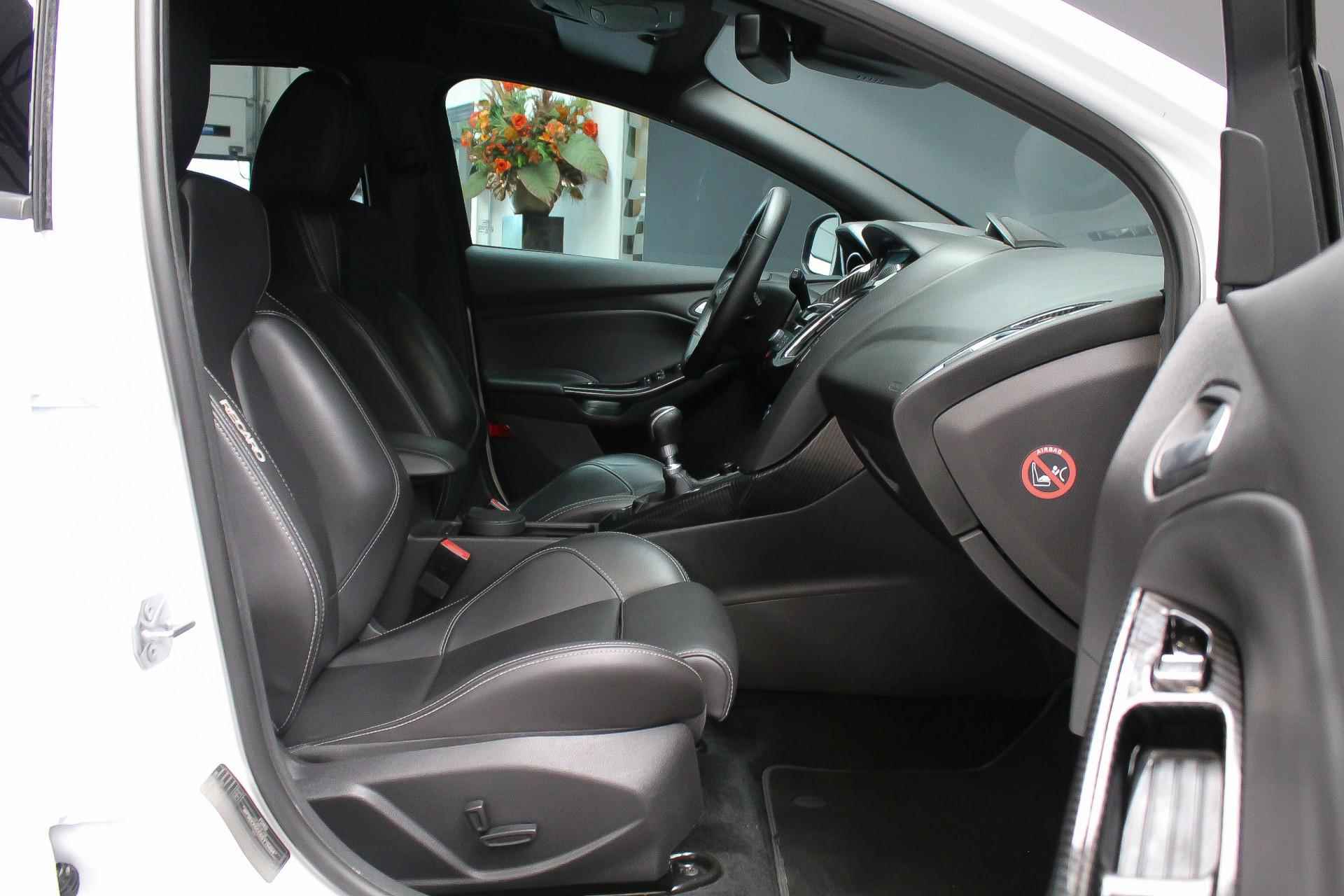 Ford FOCUS Wagon 2.0 250pk ST-3 |schroefset|Maxton|sportuitlaat|Sync3|elektrische stoelen|Apple Carplay|Android Auto|winterpakket|cruise control| - 24/34