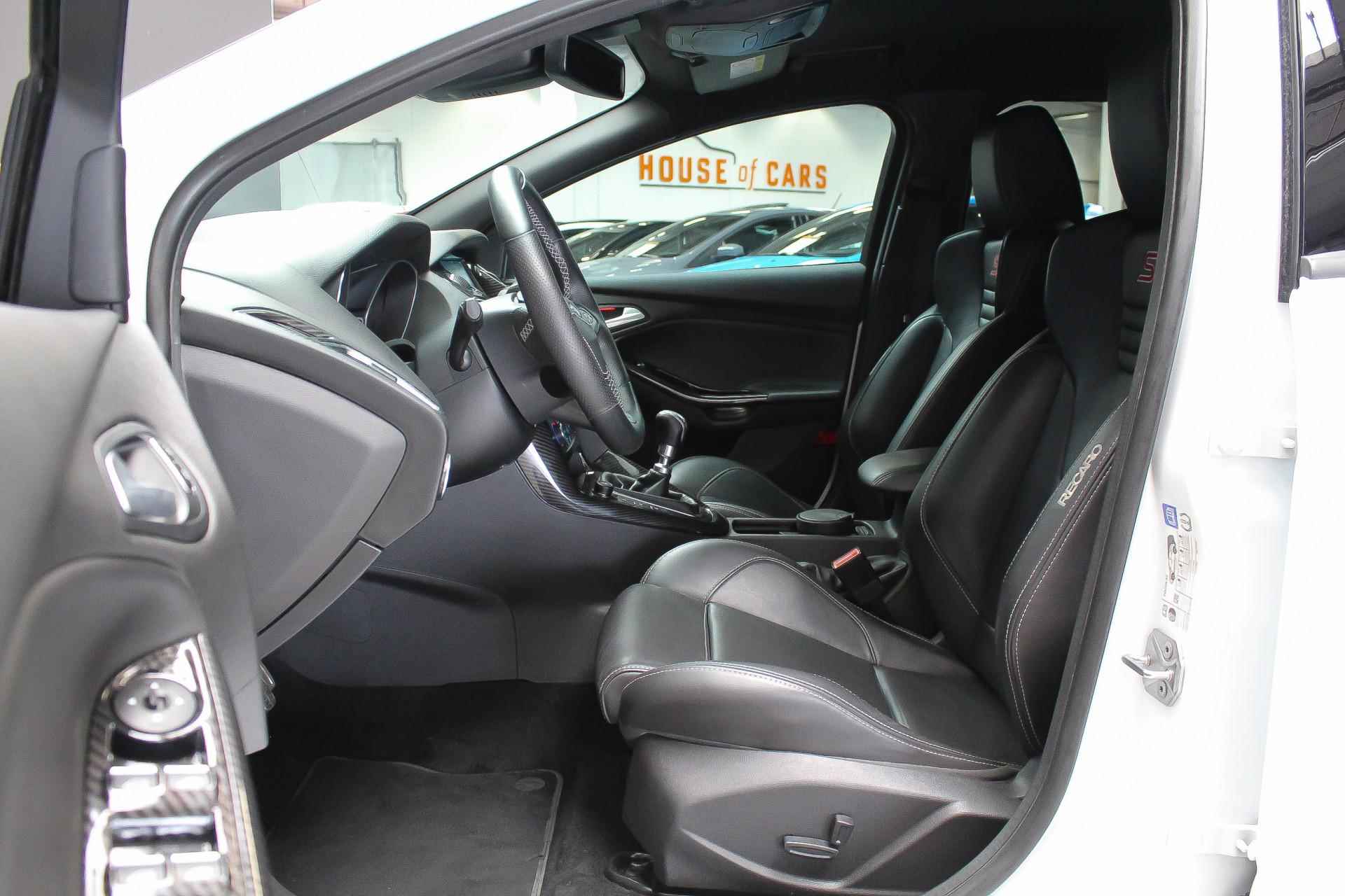 Ford FOCUS Wagon 2.0 250pk ST-3 |schroefset|Maxton|sportuitlaat|Sync3|elektrische stoelen|Apple Carplay|Android Auto|winterpakket|cruise control| - 29/34