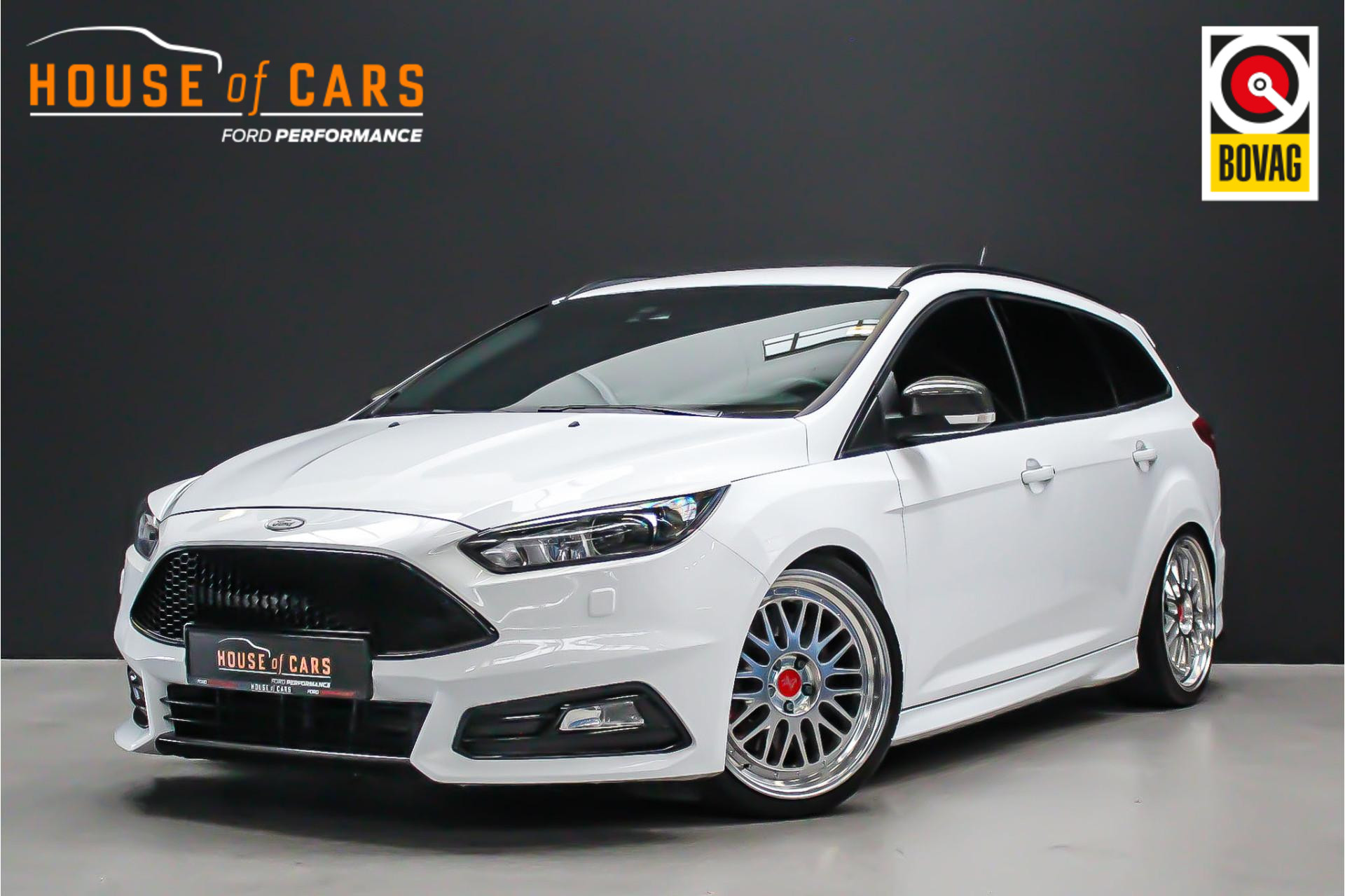 Ford FOCUS Wagon 2.0 250pk ST-3 |schroefset|Maxton|sportuitlaat|Sync3|elektrische stoelen|Apple Carplay|Android Auto|winterpakket|cruise control|