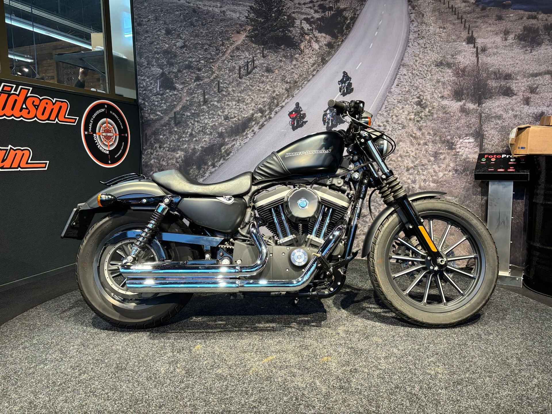 Harley-Davidson XL883N Iron - 2/9