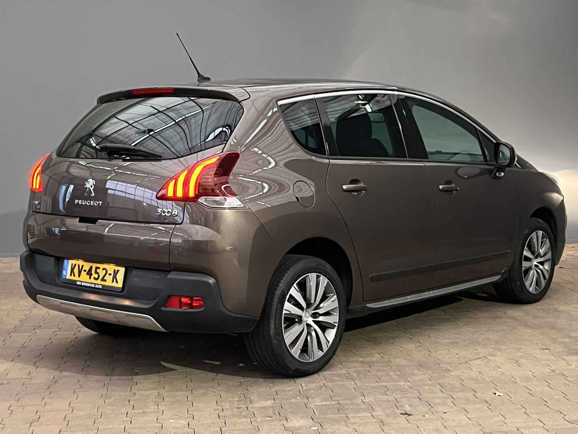 Peugeot 3008 1.2 130PK Allure | Panoramadak | Head-Up | Navigatie | 17'' Lichtmetaal | Clima | Cruise | Bluetooth | Parkeersensoren | Chroom | Donker glas | - 11/29