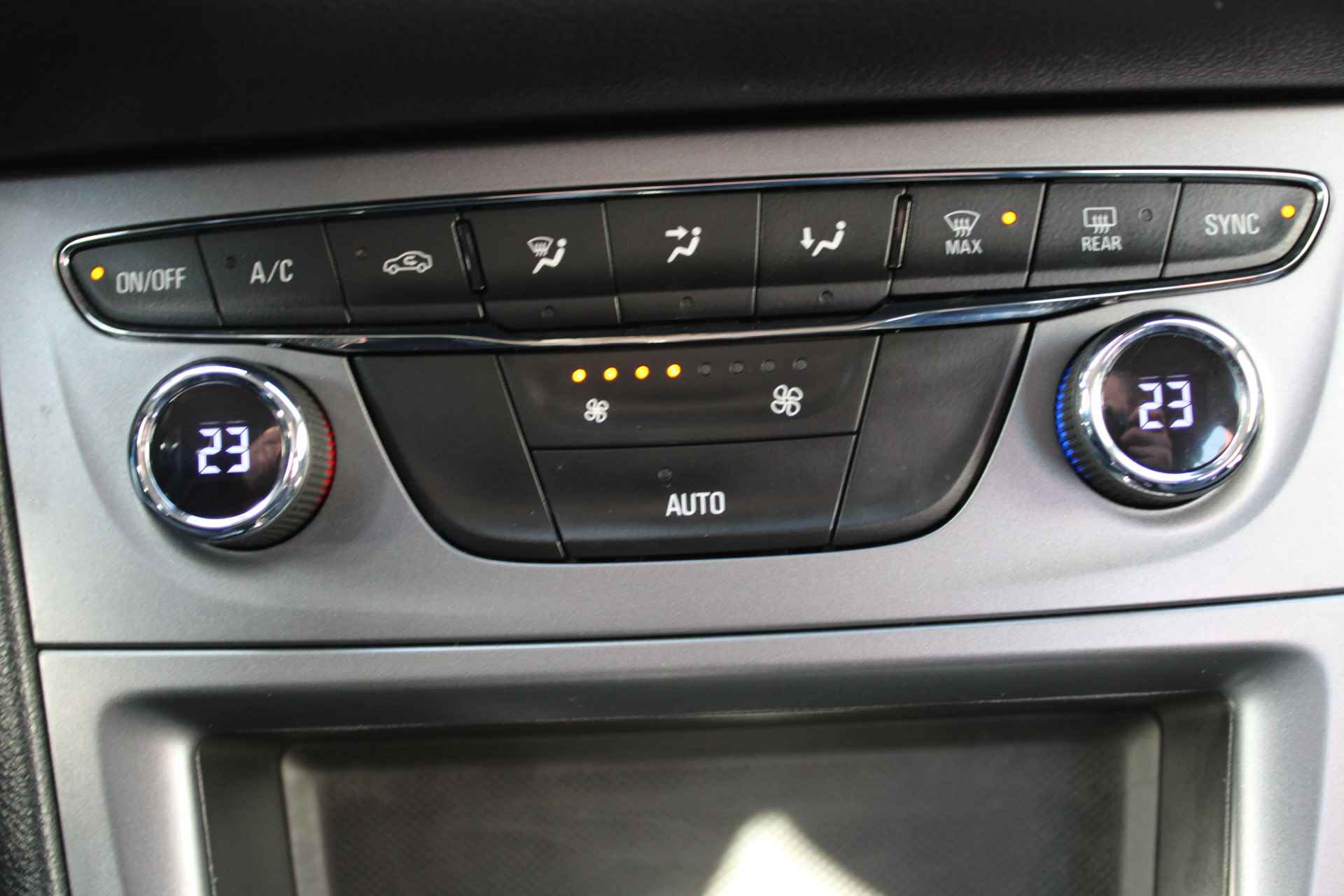 Opel Astra Astra Sports Tourer 1.2 / Camera / Navigatie / Climate Control / Trekhaak / Carplay / '' vraag een vrijblijvende offerte aan '' - 23/29