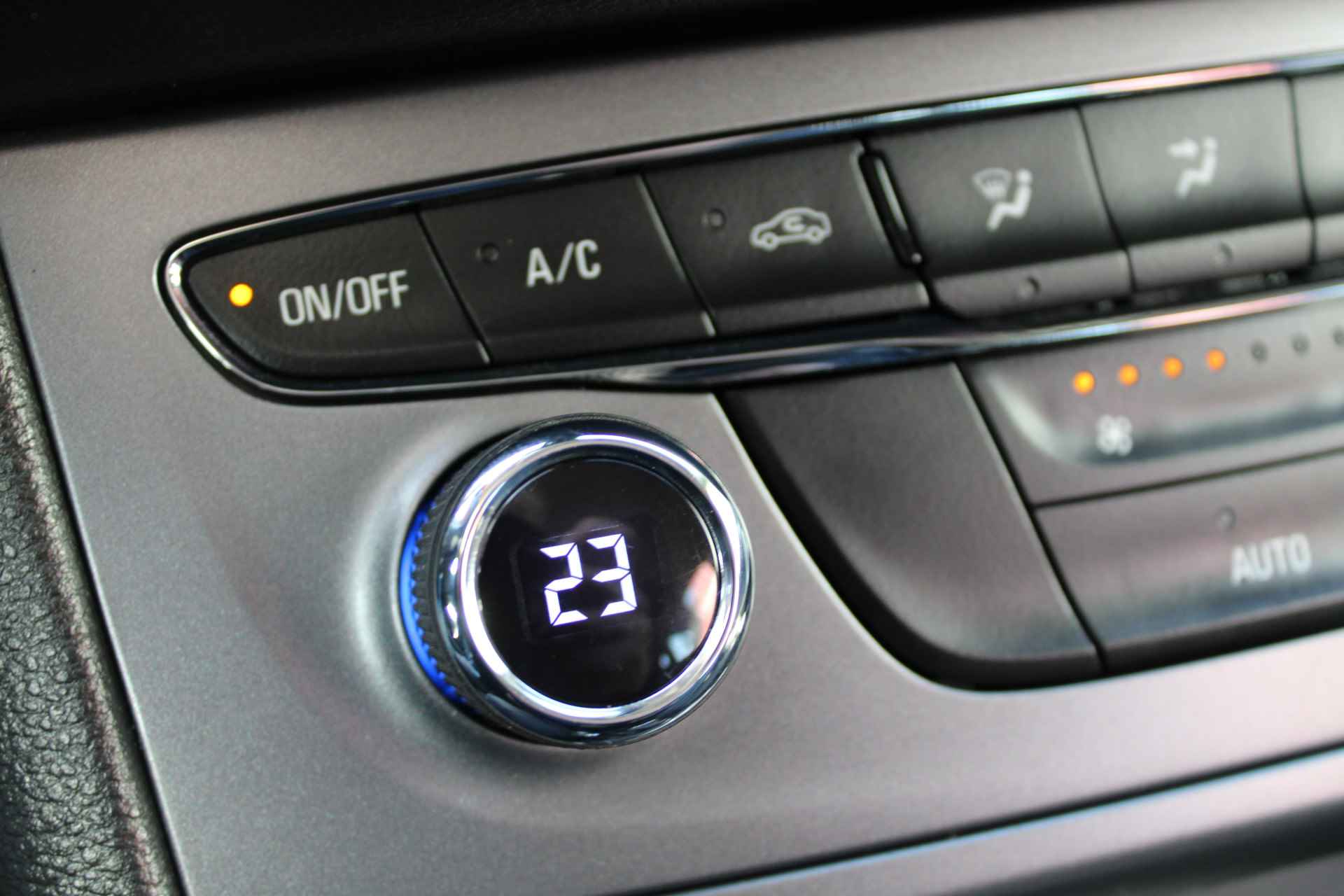 Opel Astra Astra Sports Tourer 1.2 / Camera / Navigatie / Climate Control / Trekhaak / Carplay / '' vraag een vrijblijvende offerte aan '' - 24/29
