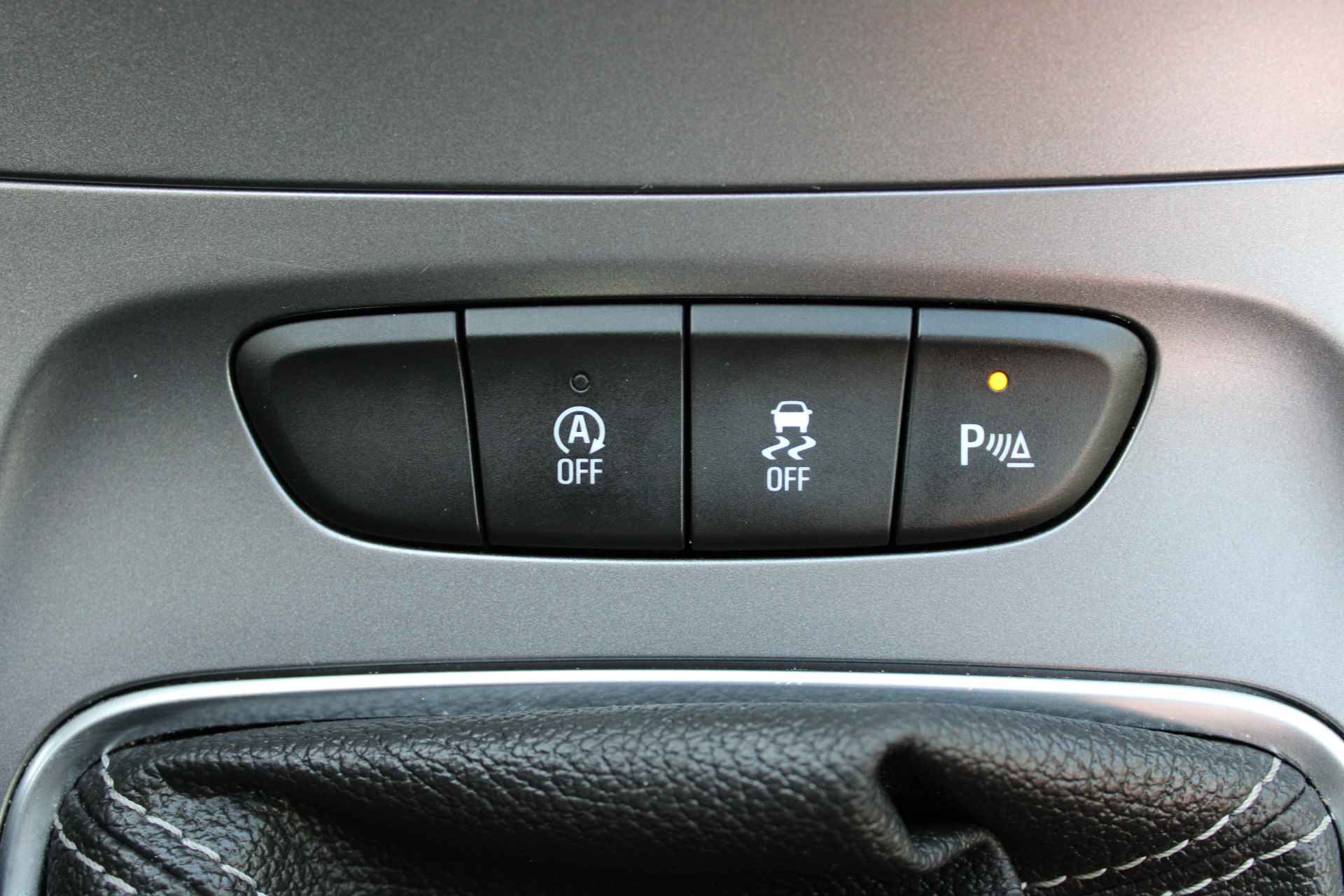 Opel Astra Astra Sports Tourer 1.2 / Camera / Navigatie / Climate Control / Trekhaak / Carplay / '' vraag een vrijblijvende offerte aan '' - 25/29