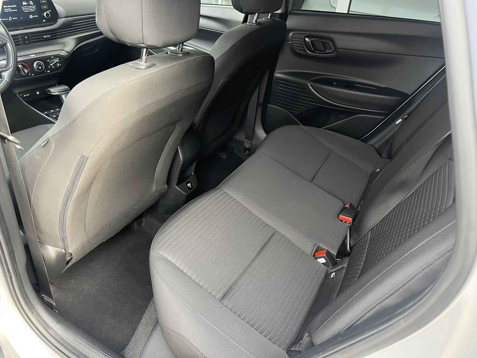 Hyundai i20 1.0 T-GDI Comfort | Automaat | Apple carplay | Cruise Control | Airco | Parkeersensoren | Parkeercamera |  36Mnd. Garantie | Rijklaar! | - 13/30