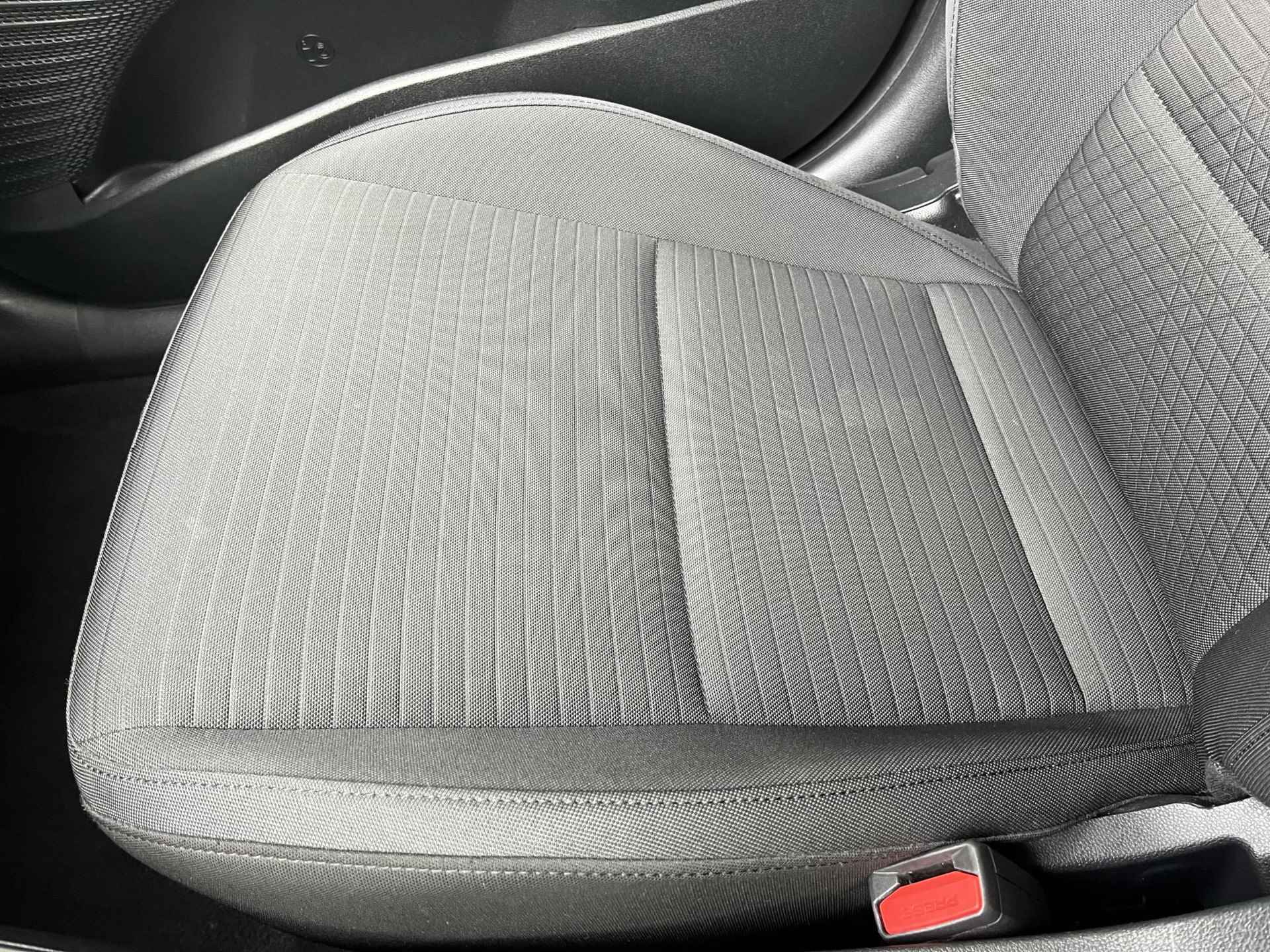 Hyundai i20 1.0 T-GDI Comfort | Automaat | Apple carplay | Cruise Control | Airco | Parkeersensoren | Parkeercamera |  36Mnd. Garantie | Rijklaar! | - 29/30