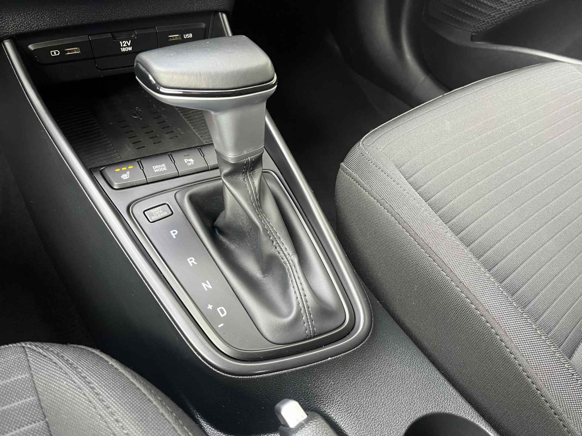Hyundai i20 1.0 T-GDI Comfort | Automaat | Apple carplay | Cruise Control | Airco | Parkeersensoren | Parkeercamera |  36Mnd. Garantie | Rijklaar! | - 24/30