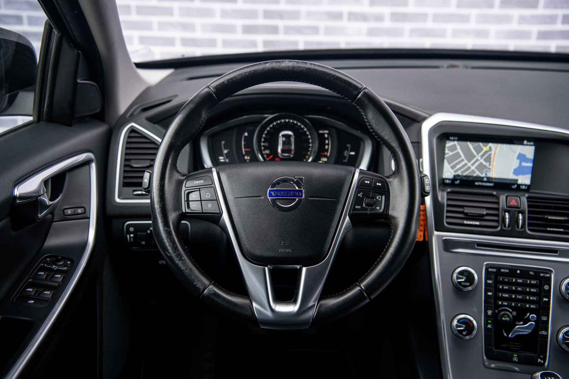 Volvo XC60 2.0 D3 FWD Summum Fin. € 337 p/m | Elektrische bestuurdersstoel met geheugen | Leer | Stoelverwarming | Act. Bochtverlichting | Parkeersensoren V+ A | Verwarmbare Voorruit | All-Seasons | - 5/32