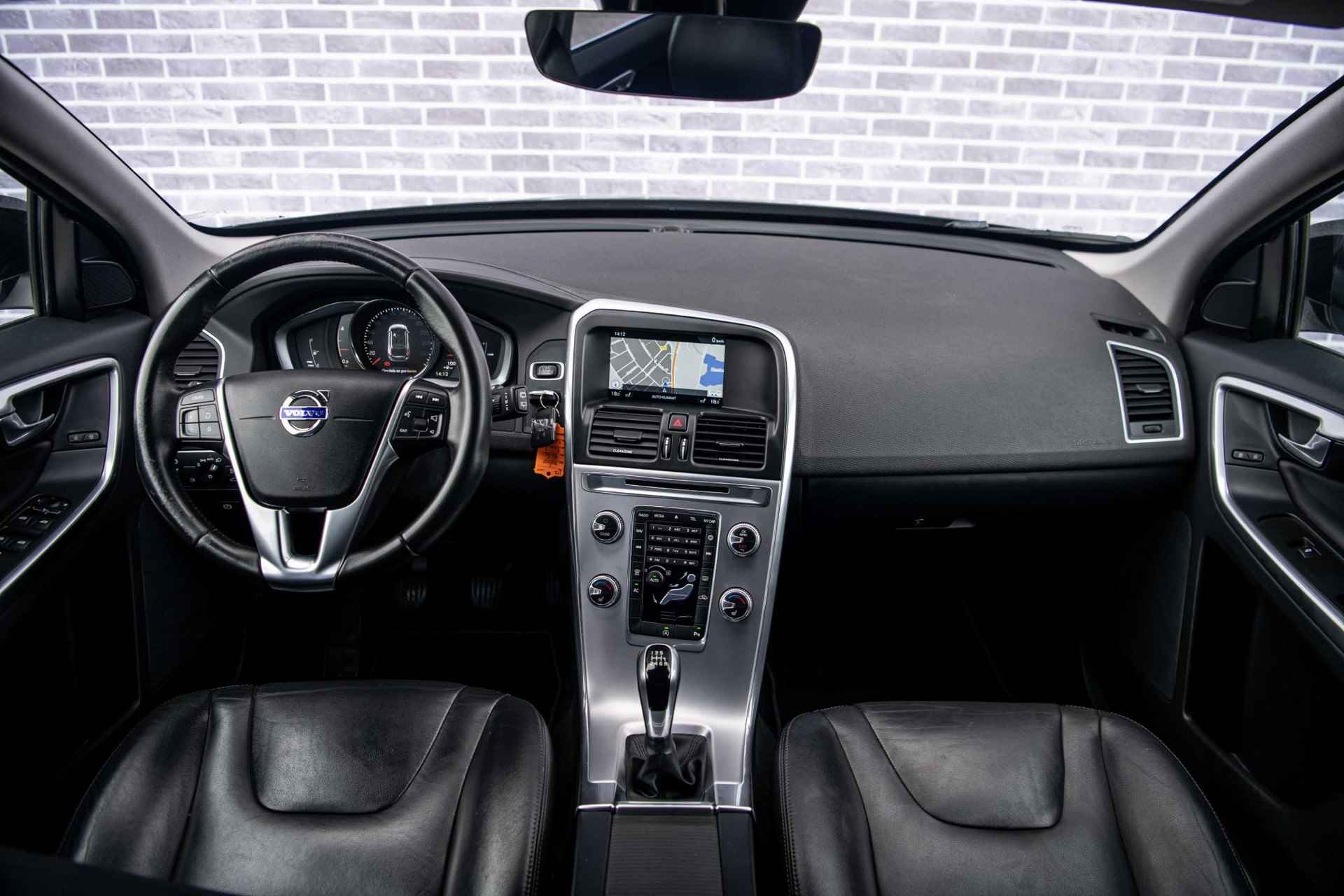Volvo XC60 2.0 D3 FWD Summum Fin. € 337 p/m | Elektrische bestuurdersstoel met geheugen | Leer | Stoelverwarming | Act. Bochtverlichting | Parkeersensoren V+ A | Verwarmbare Voorruit | All-Seasons | - 7/32