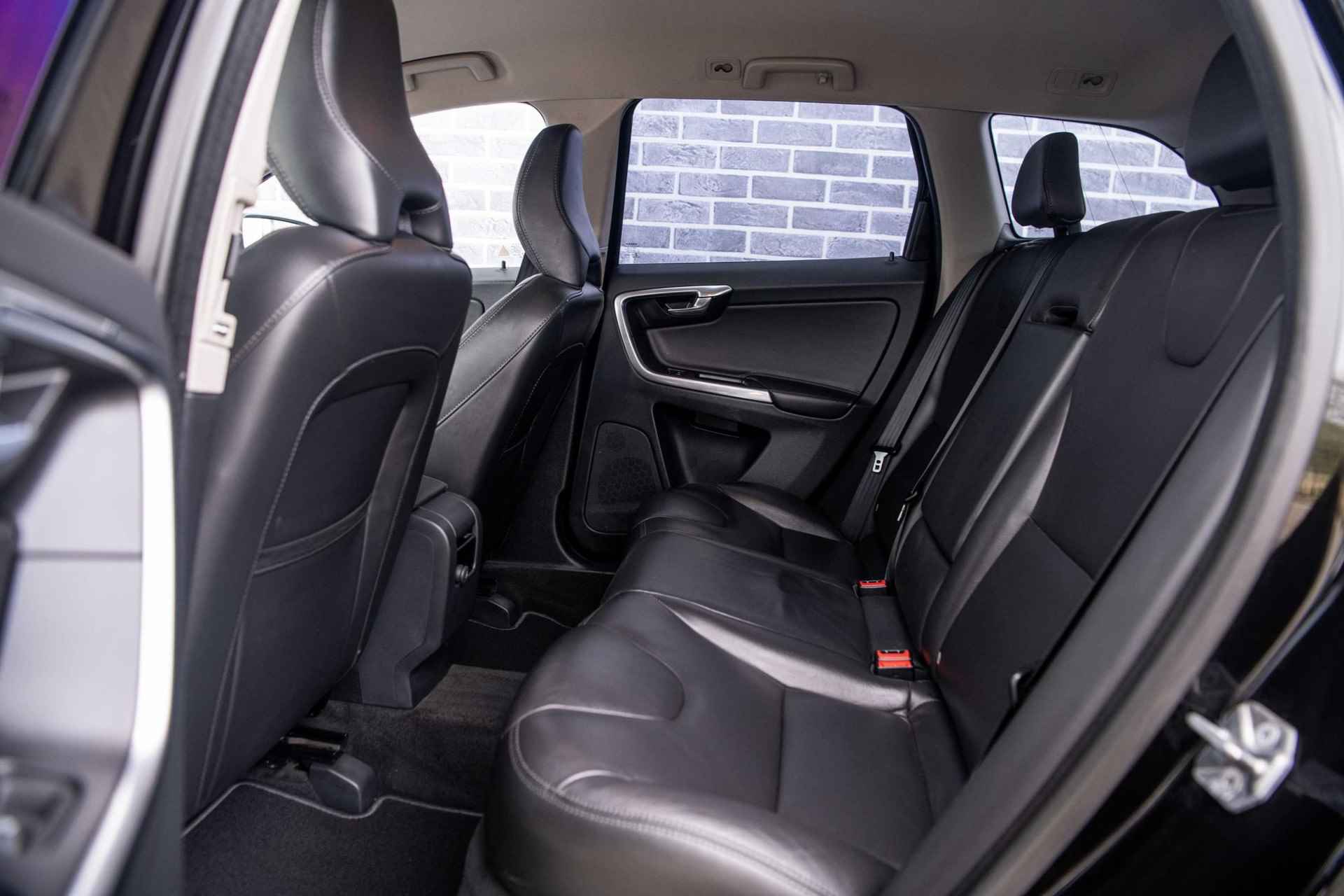Volvo XC60 2.0 D3 FWD Summum Fin. € 337 p/m | Elektrische bestuurdersstoel met geheugen | Leer | Stoelverwarming | Act. Bochtverlichting | Parkeersensoren V+ A | Verwarmbare Voorruit | All-Seasons | - 10/32
